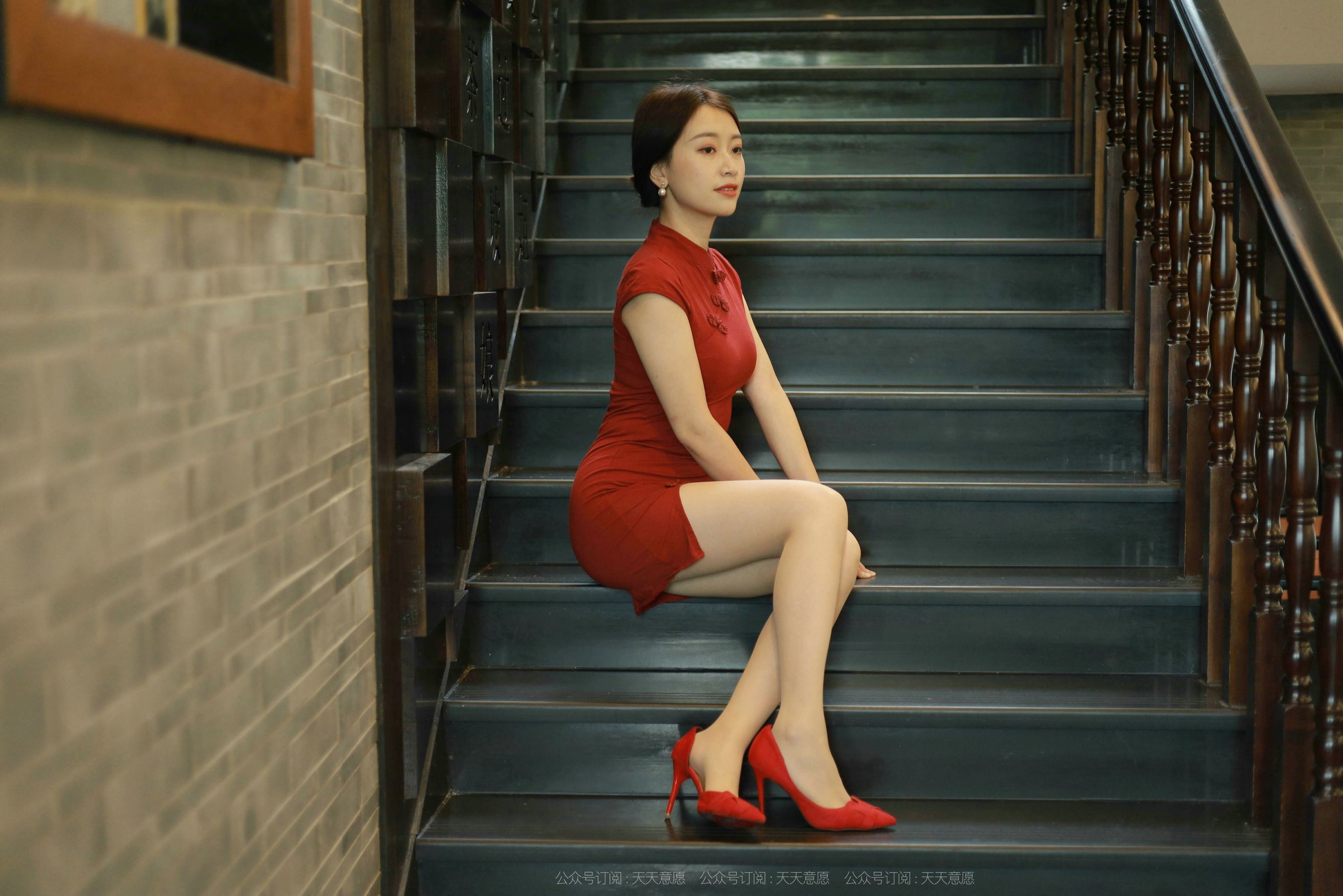[IESS异思趣向]  模特：小婕《红色旗袍》