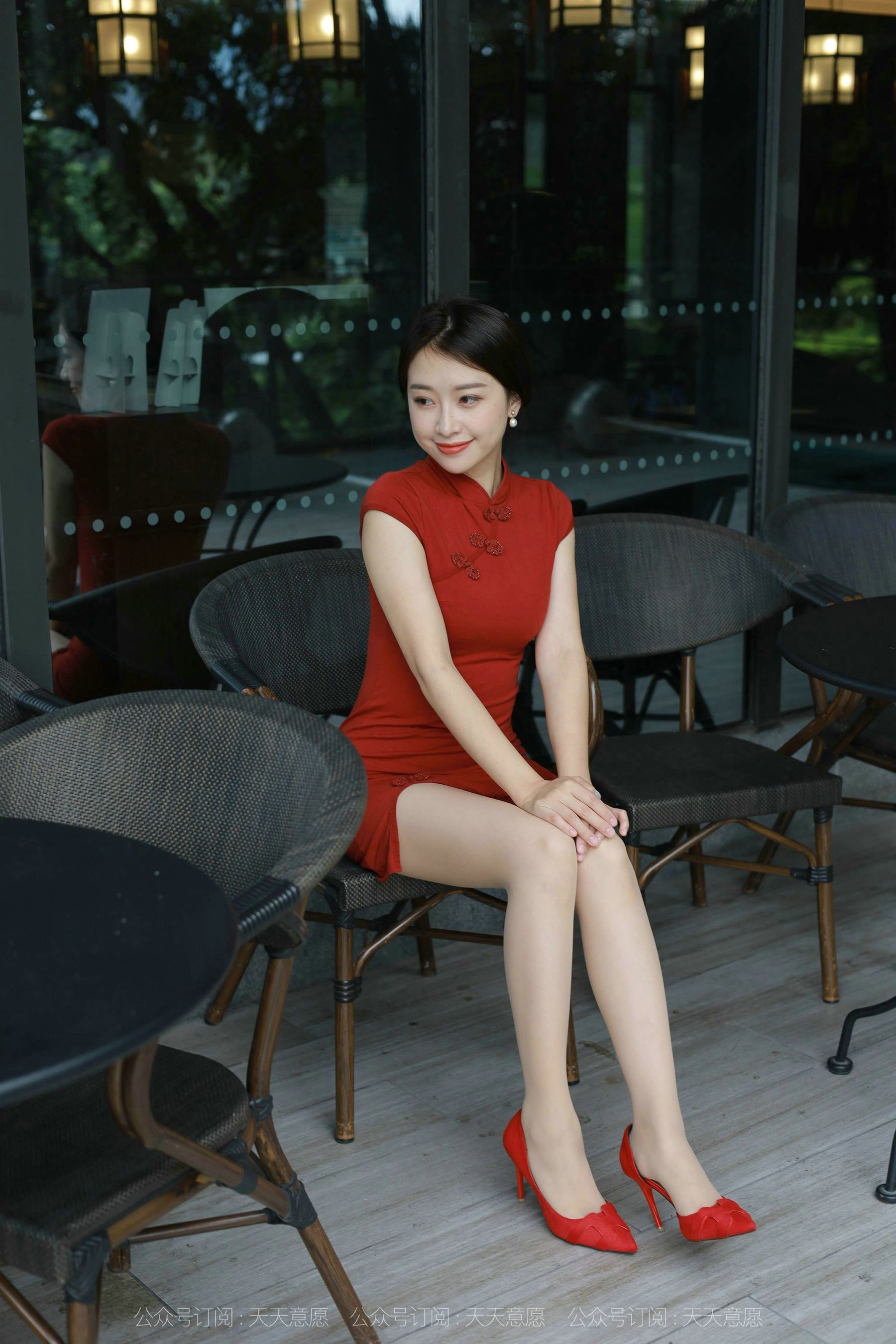 [IESS异思趣向]  模特：小婕《红色旗袍》