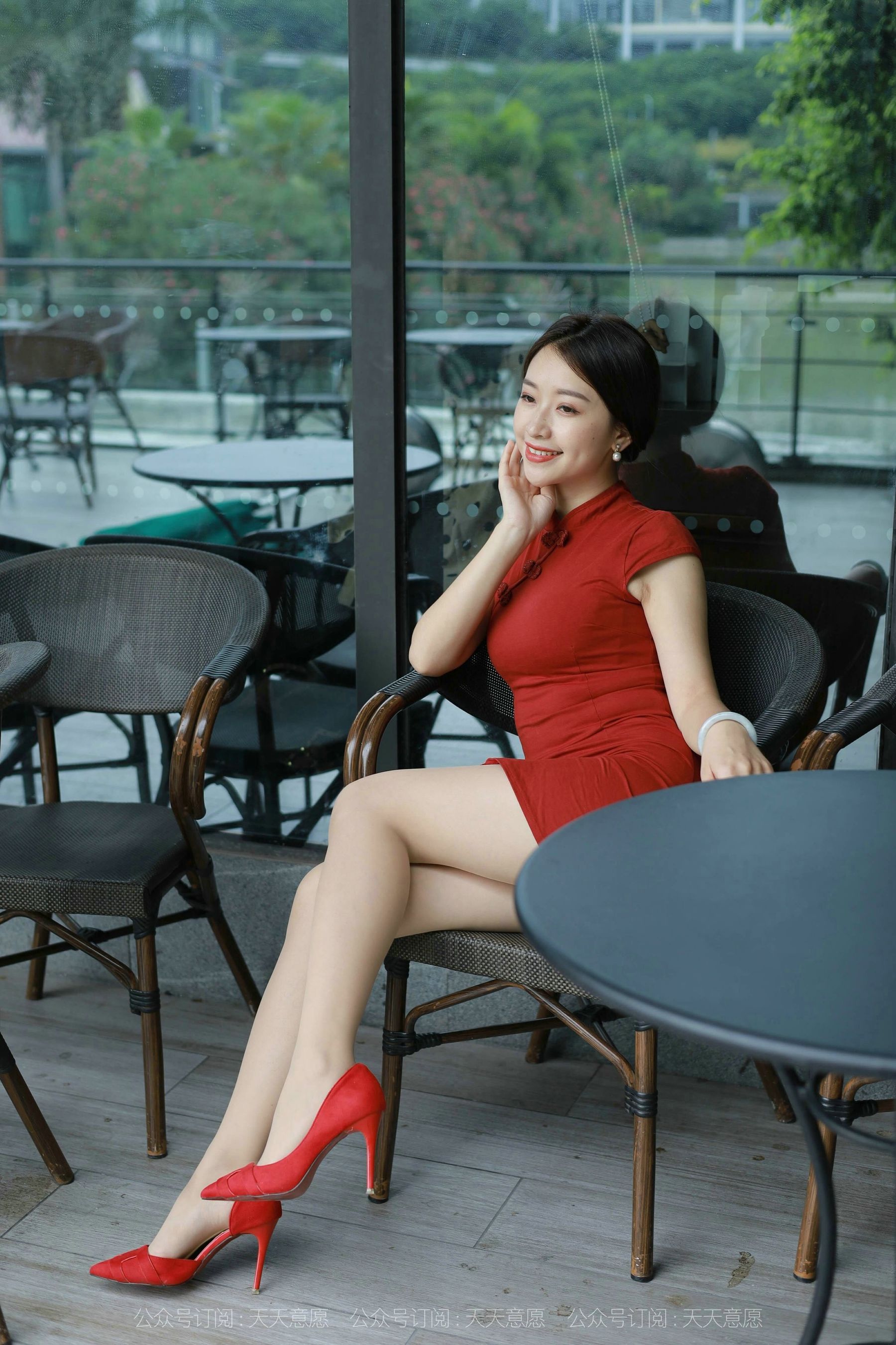 [IESS异思趣向]  模特：小婕《红色旗袍》