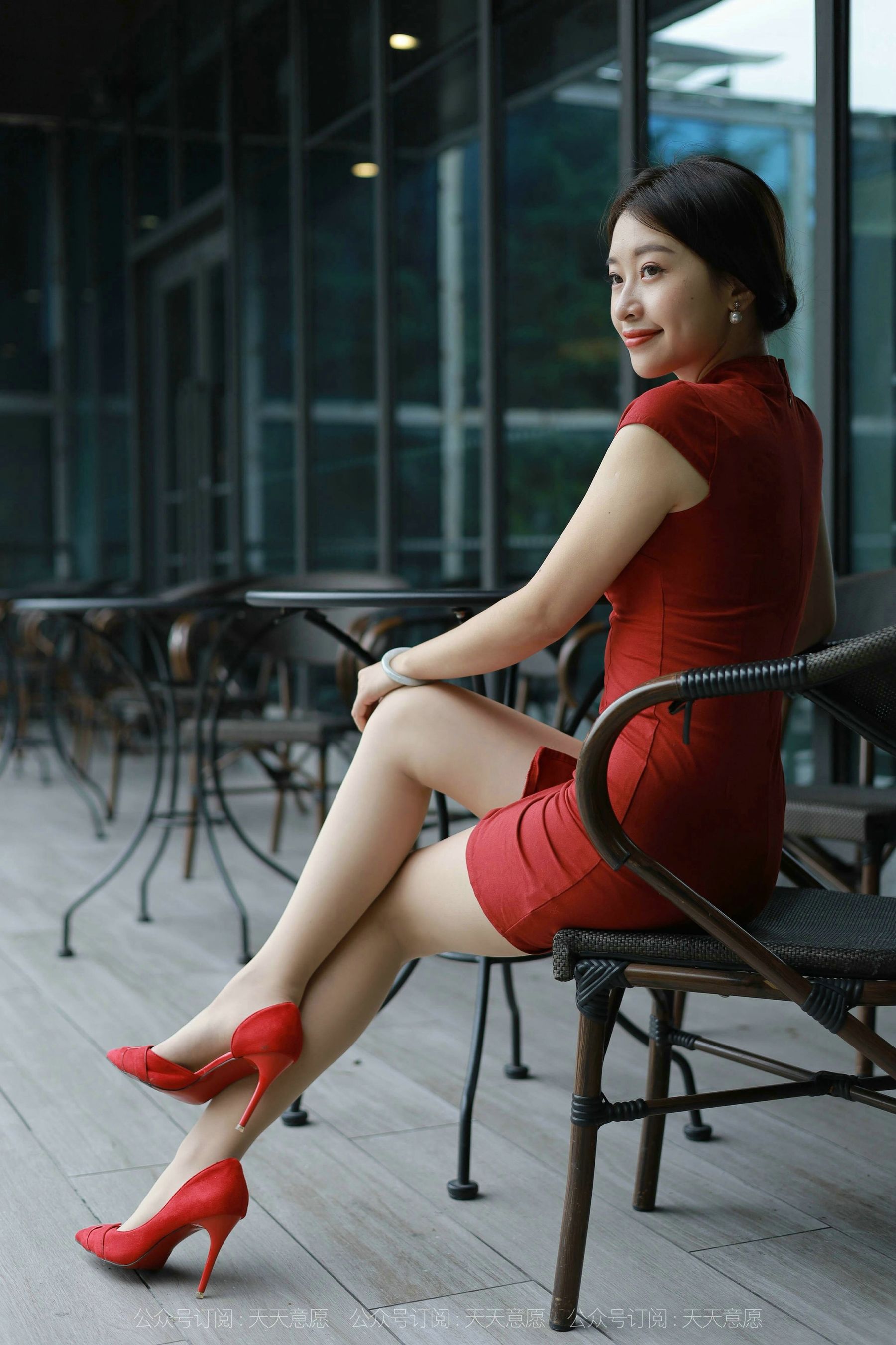 [IESS异思趣向]  模特：小婕《红色旗袍》