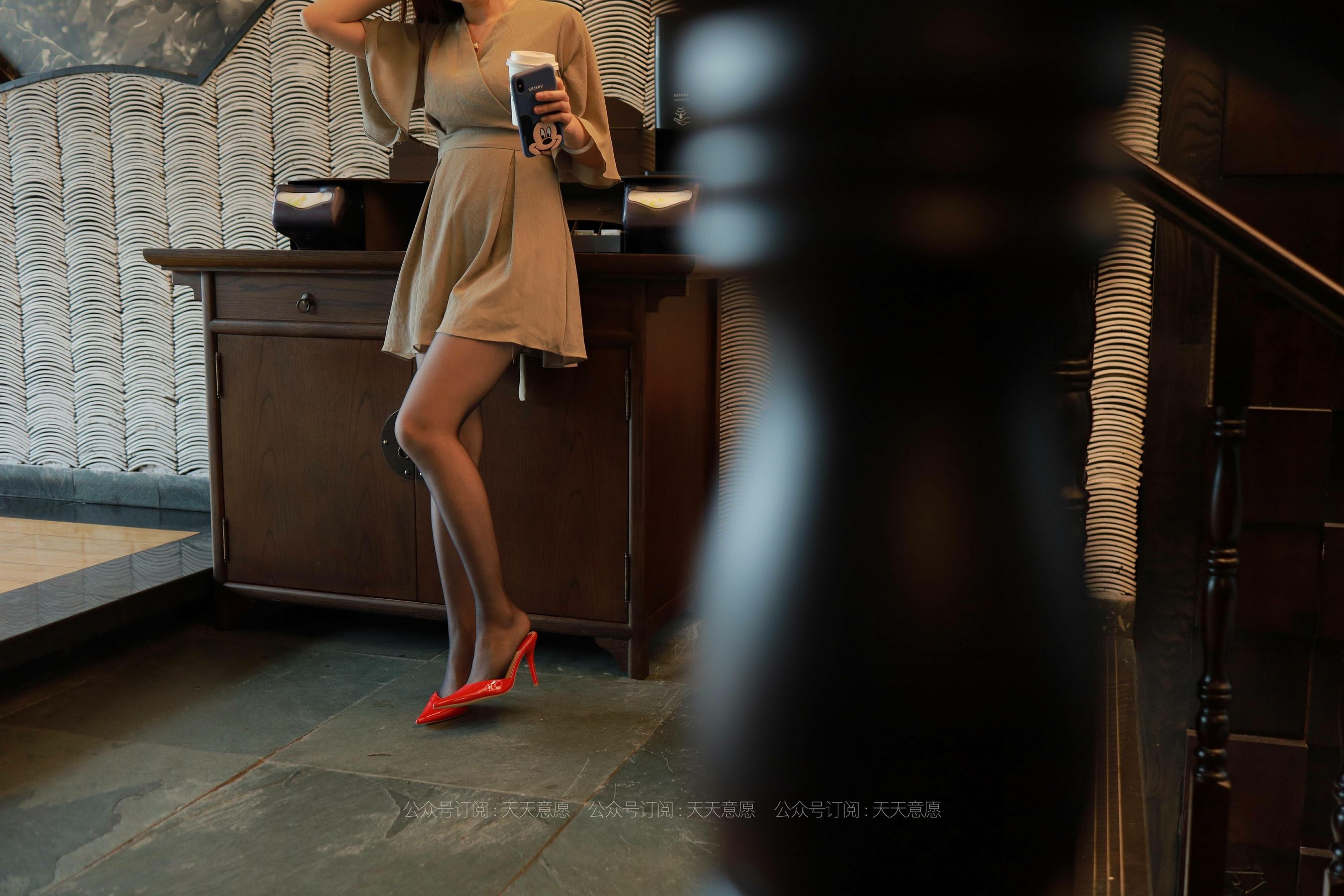 [IESS异思趣向]  模特：小婕《红色跟底一身轻》