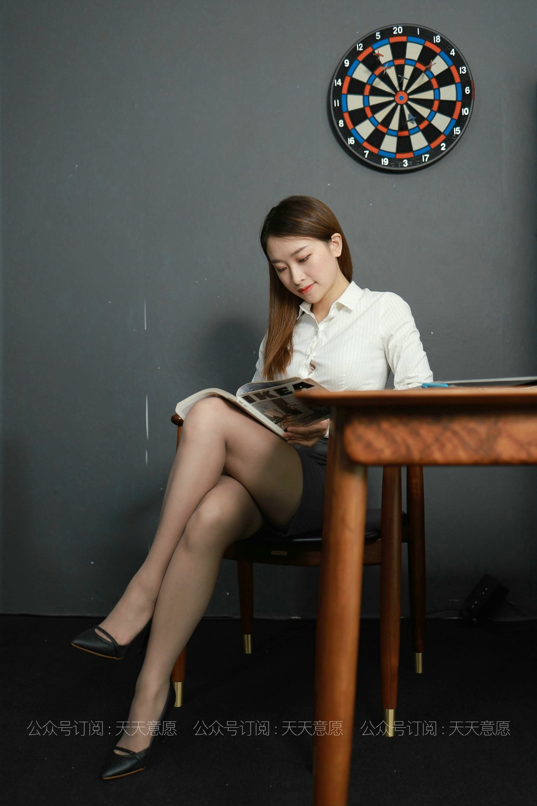 [IESS异思趣向]  模特：小婕《美女开例会》