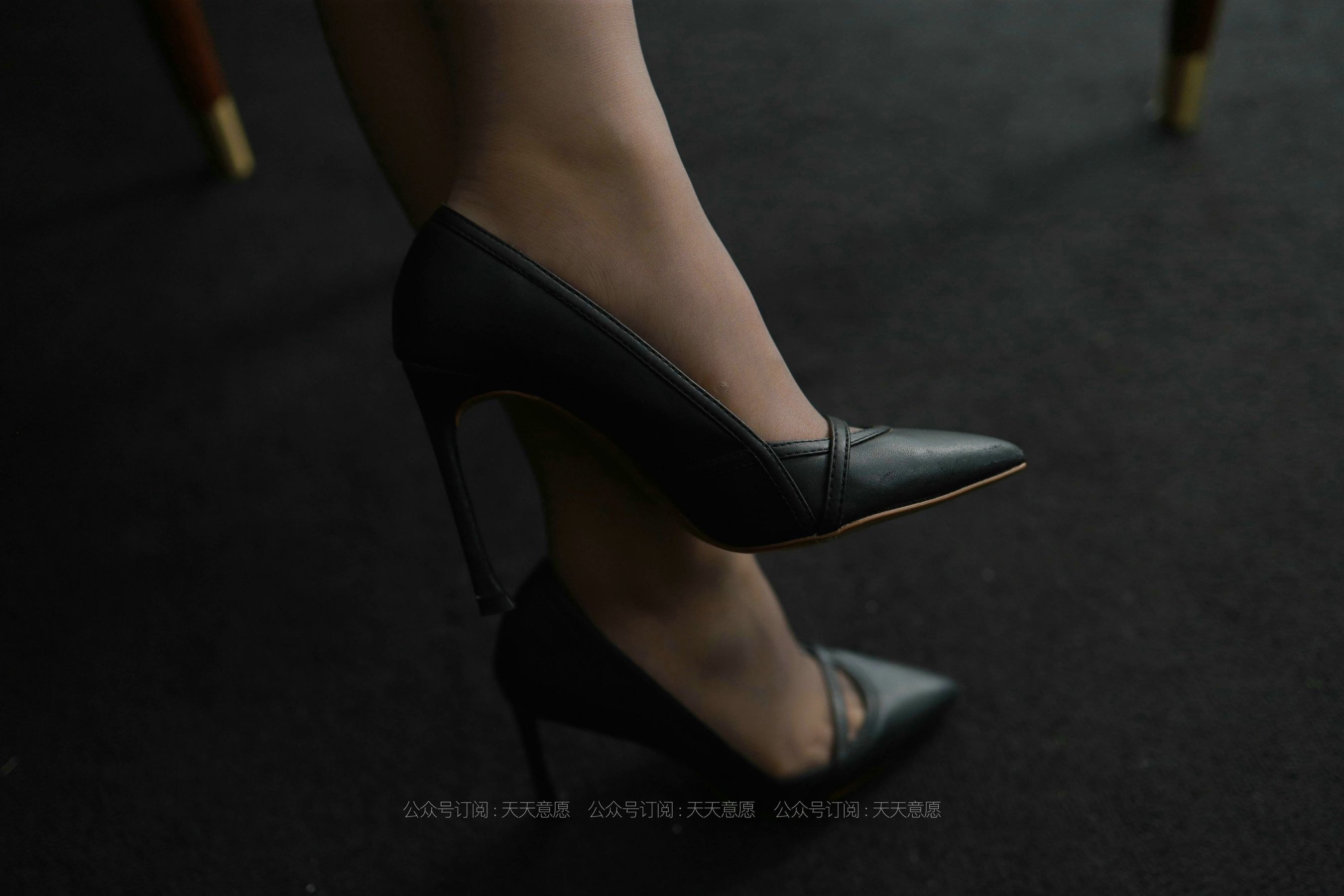 [IESS异思趣向]  模特：小婕《美女开例会》