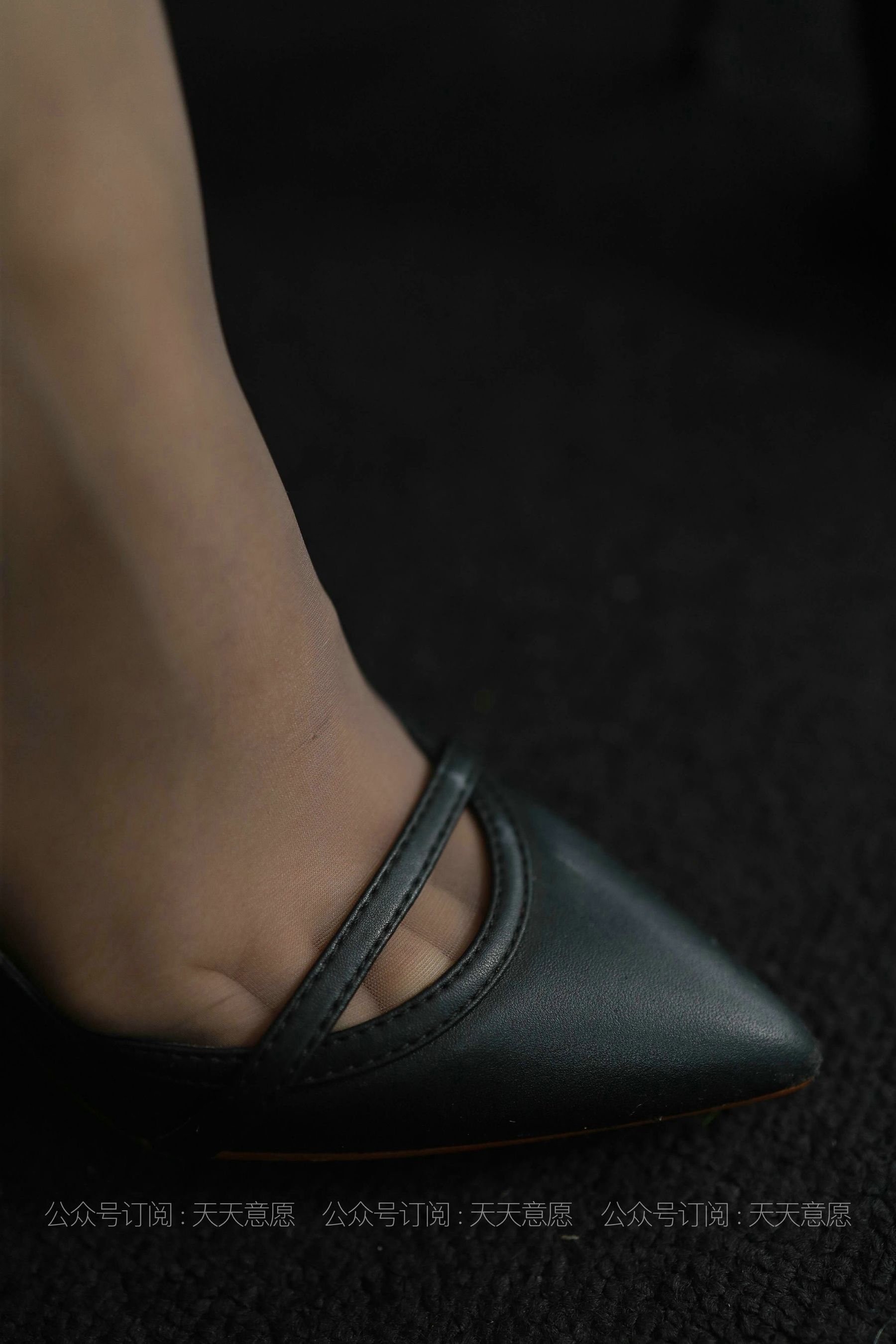 [IESS异思趣向]  模特：小婕《美女开例会》