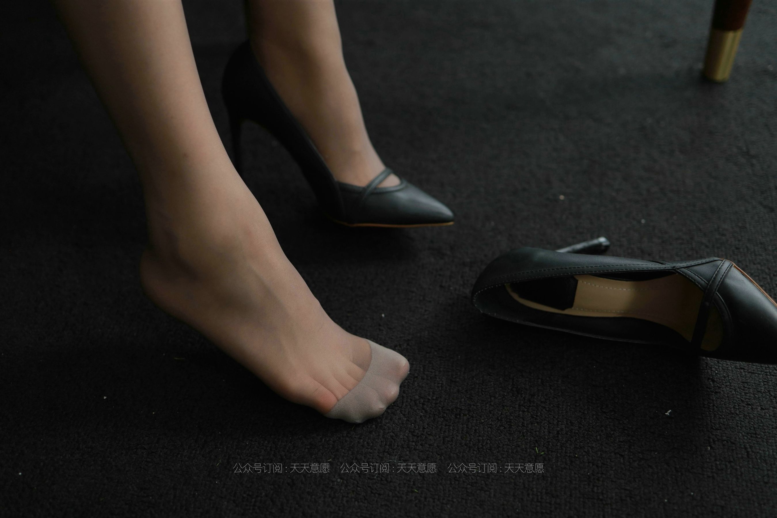 [IESS异思趣向]  模特：小婕《美女开例会》