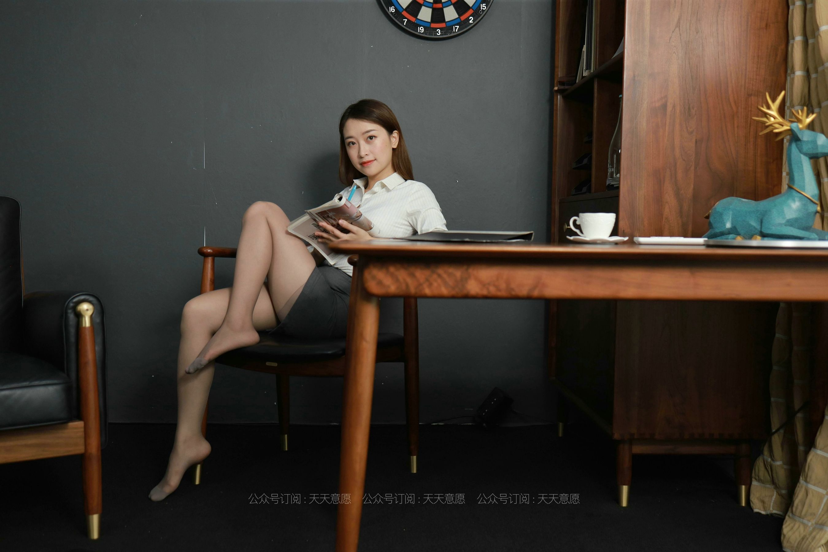 [IESS异思趣向]  模特：小婕《美女开例会》