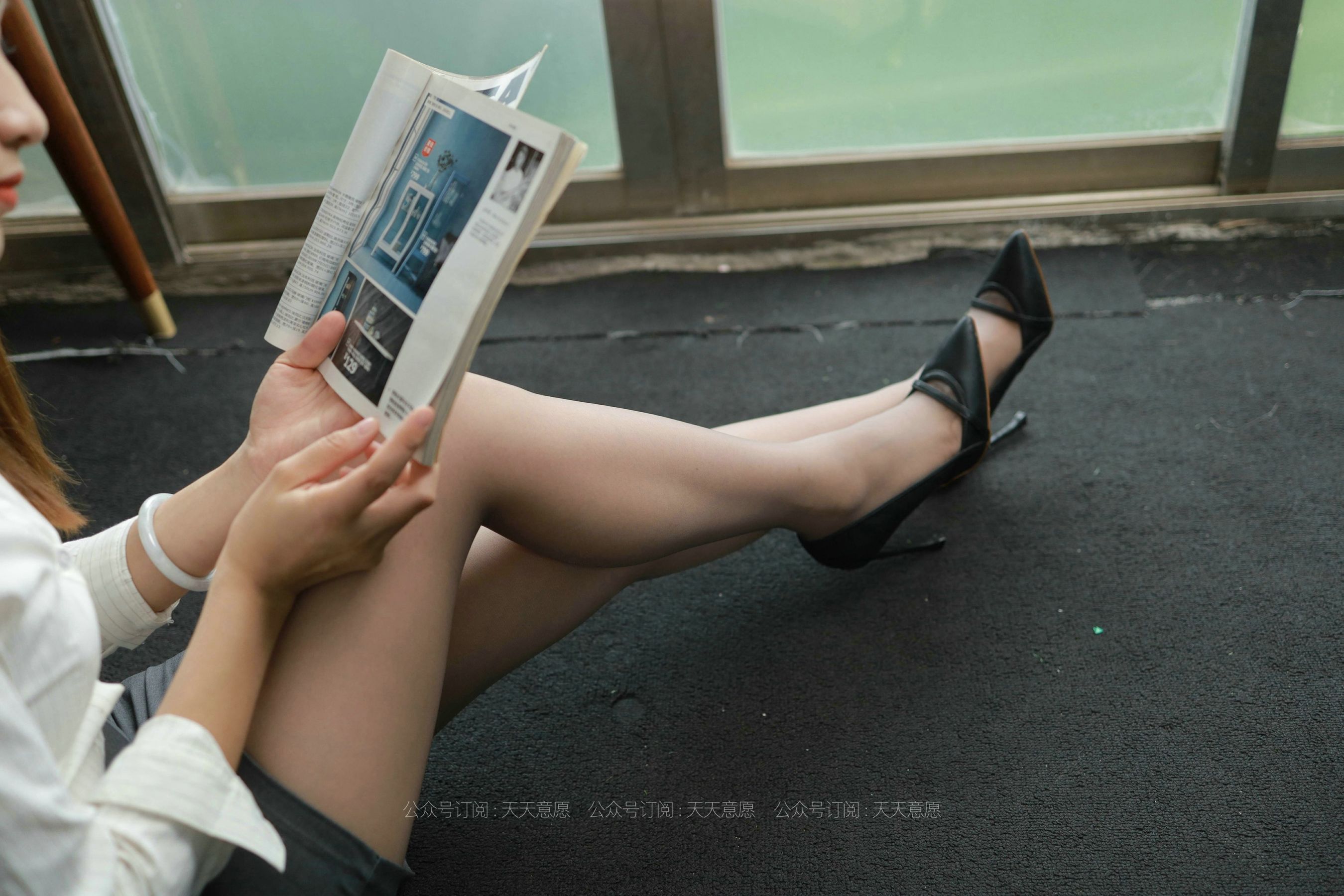 [IESS异思趣向]  模特：小婕《美女开例会》