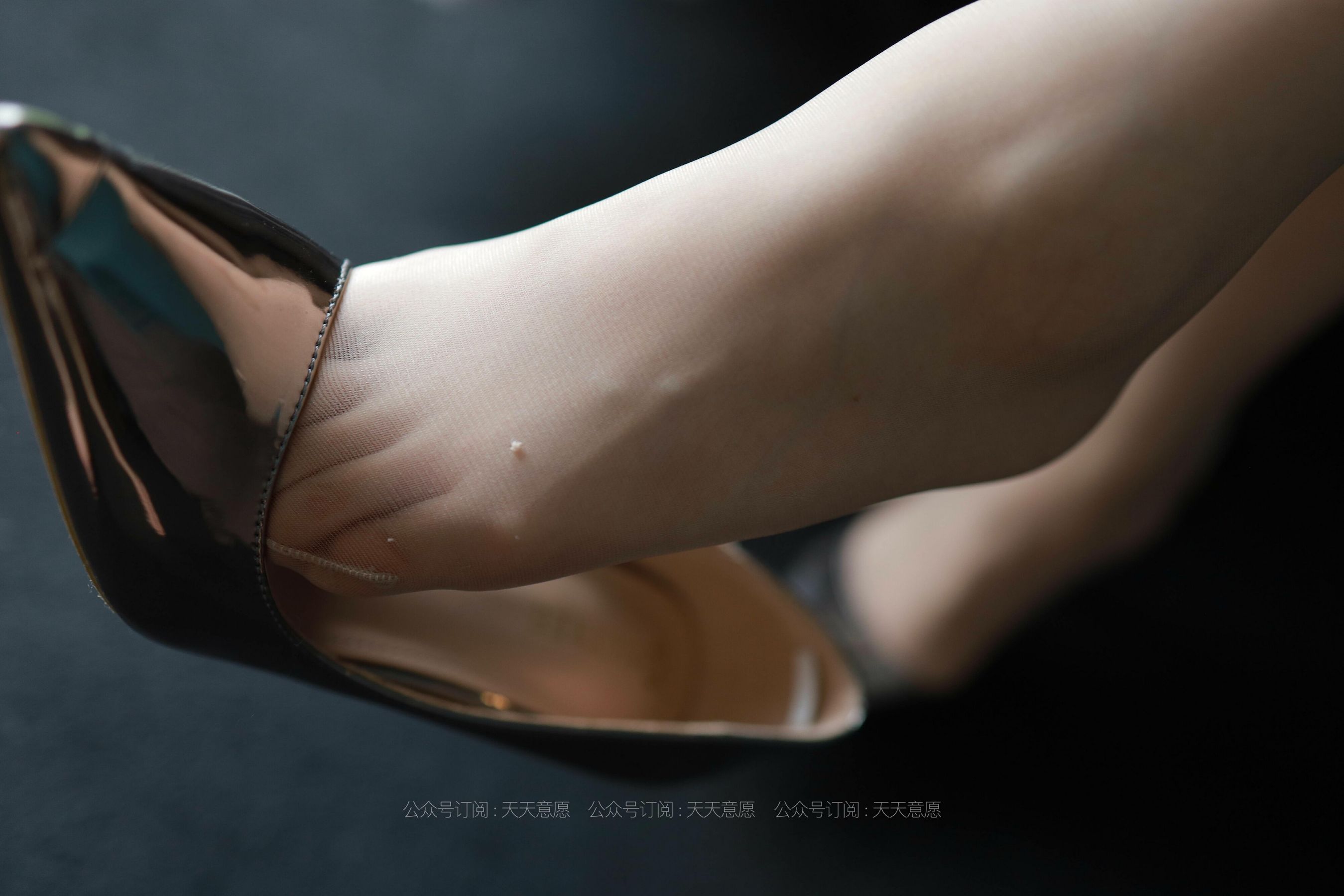 [IESS异思趣向]  模特：小婕《黑色包臀裙》