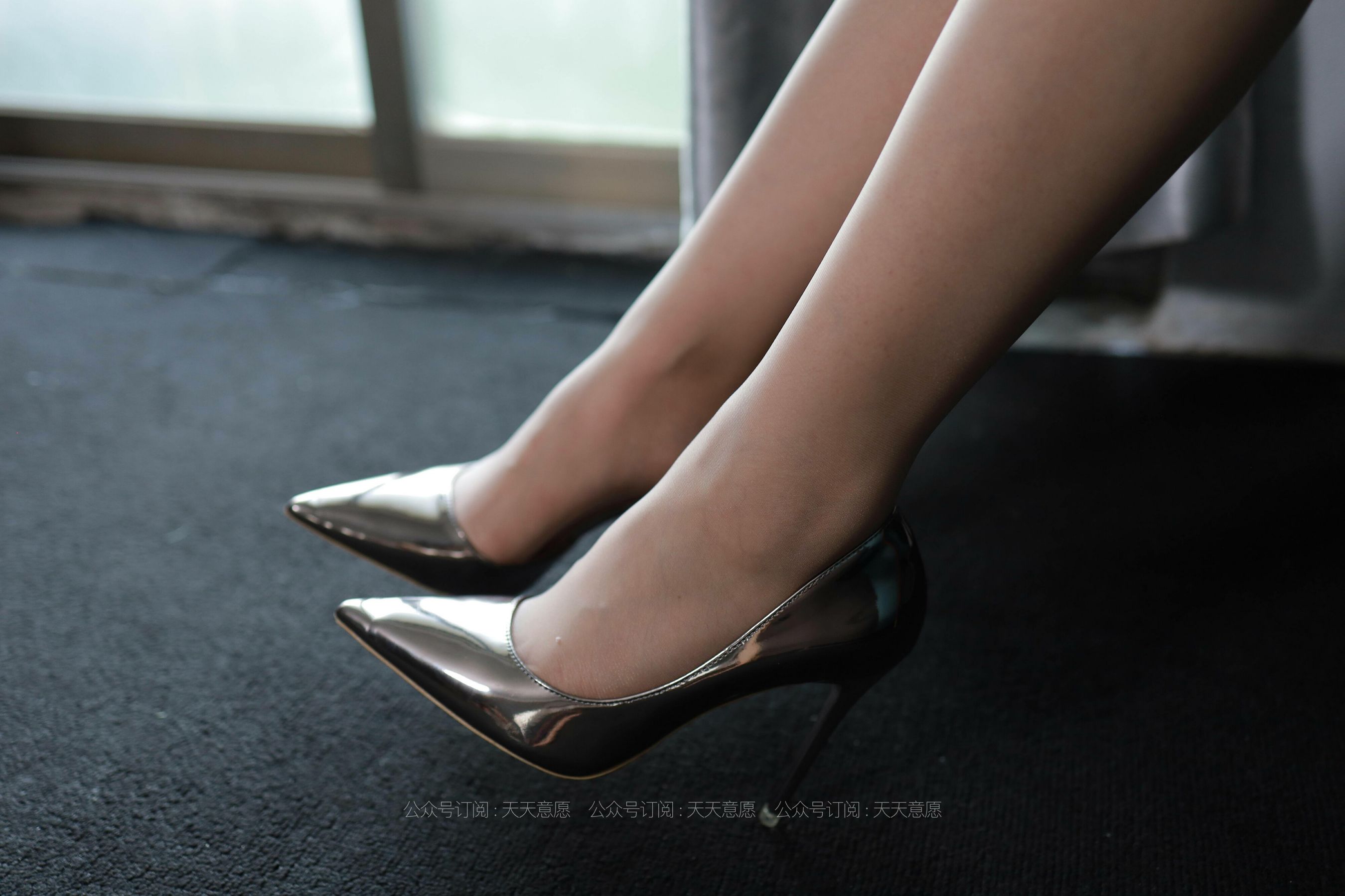 [IESS异思趣向]  模特：小婕《黑色包臀裙》