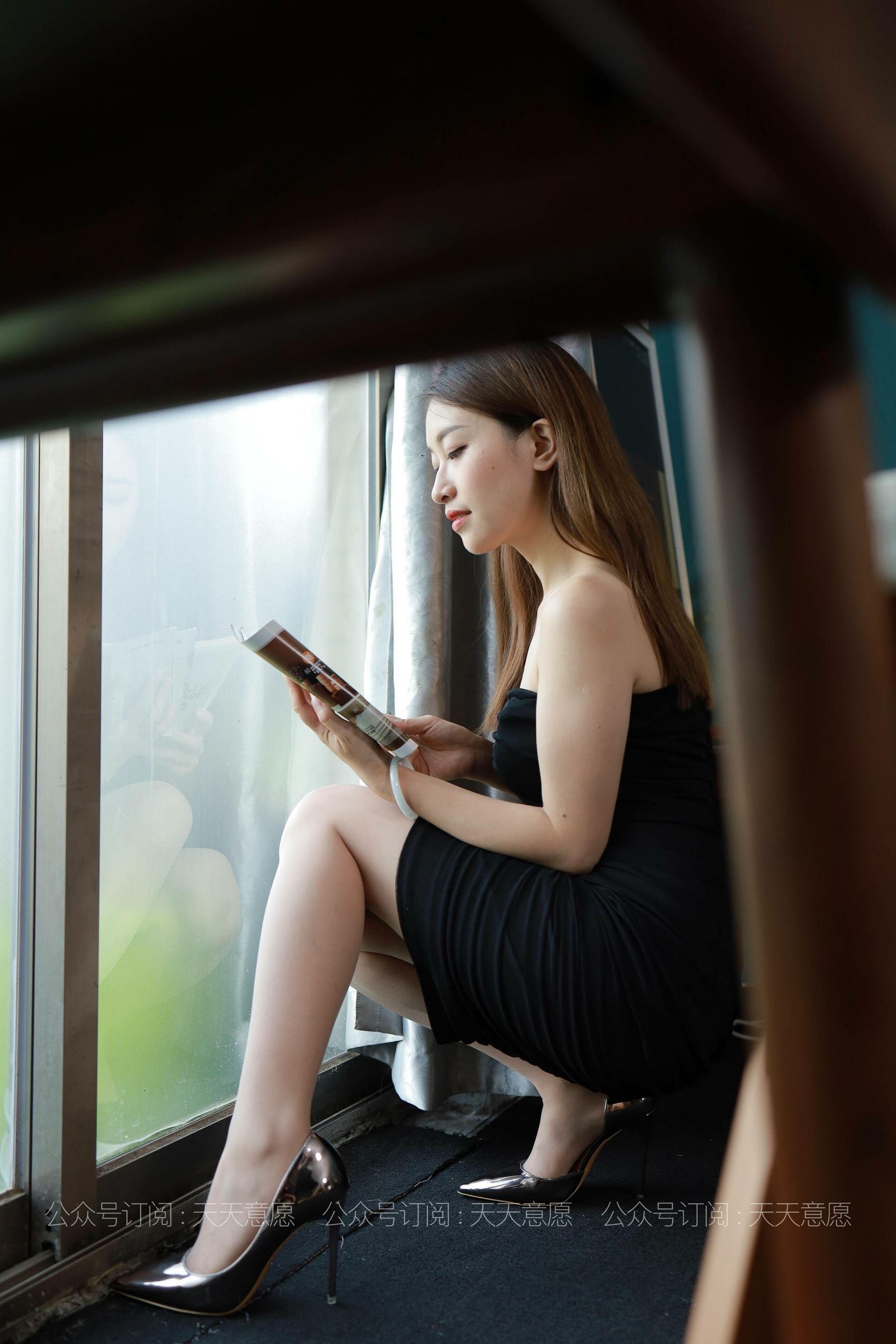 [IESS异思趣向]  模特：小婕《黑色包臀裙》