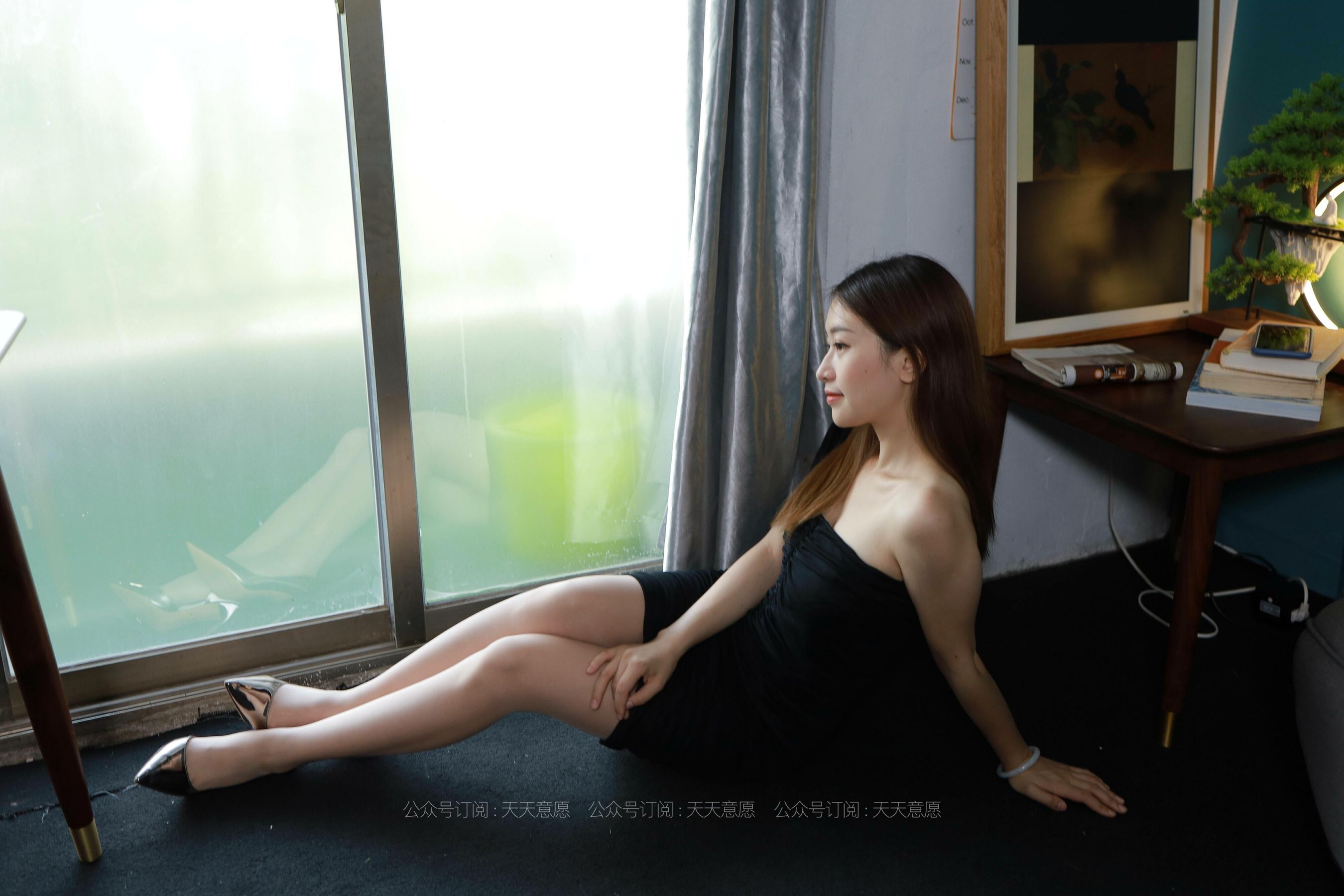 [IESS异思趣向]  模特：小婕《黑色包臀裙》