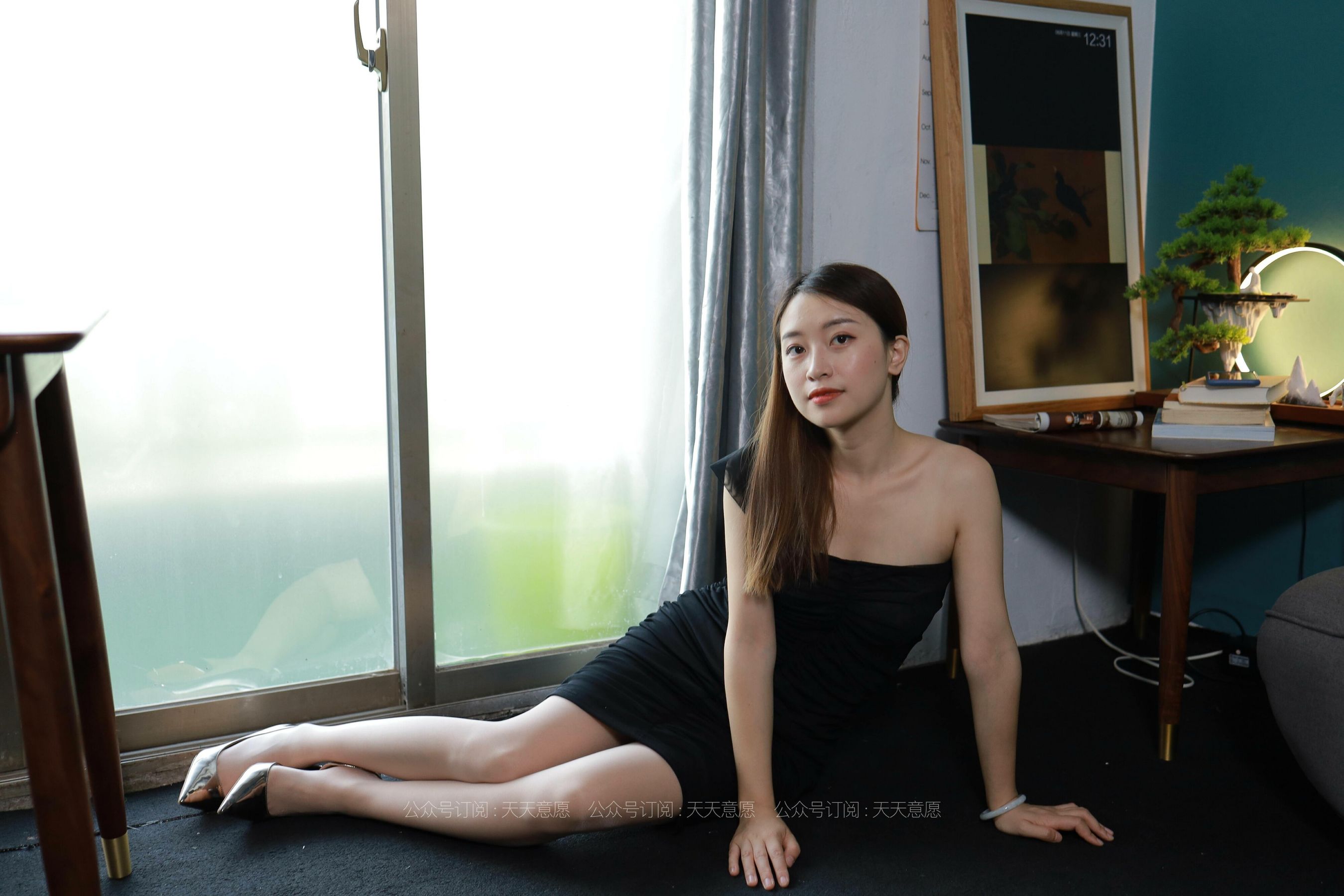 [IESS异思趣向]  模特：小婕《黑色包臀裙》