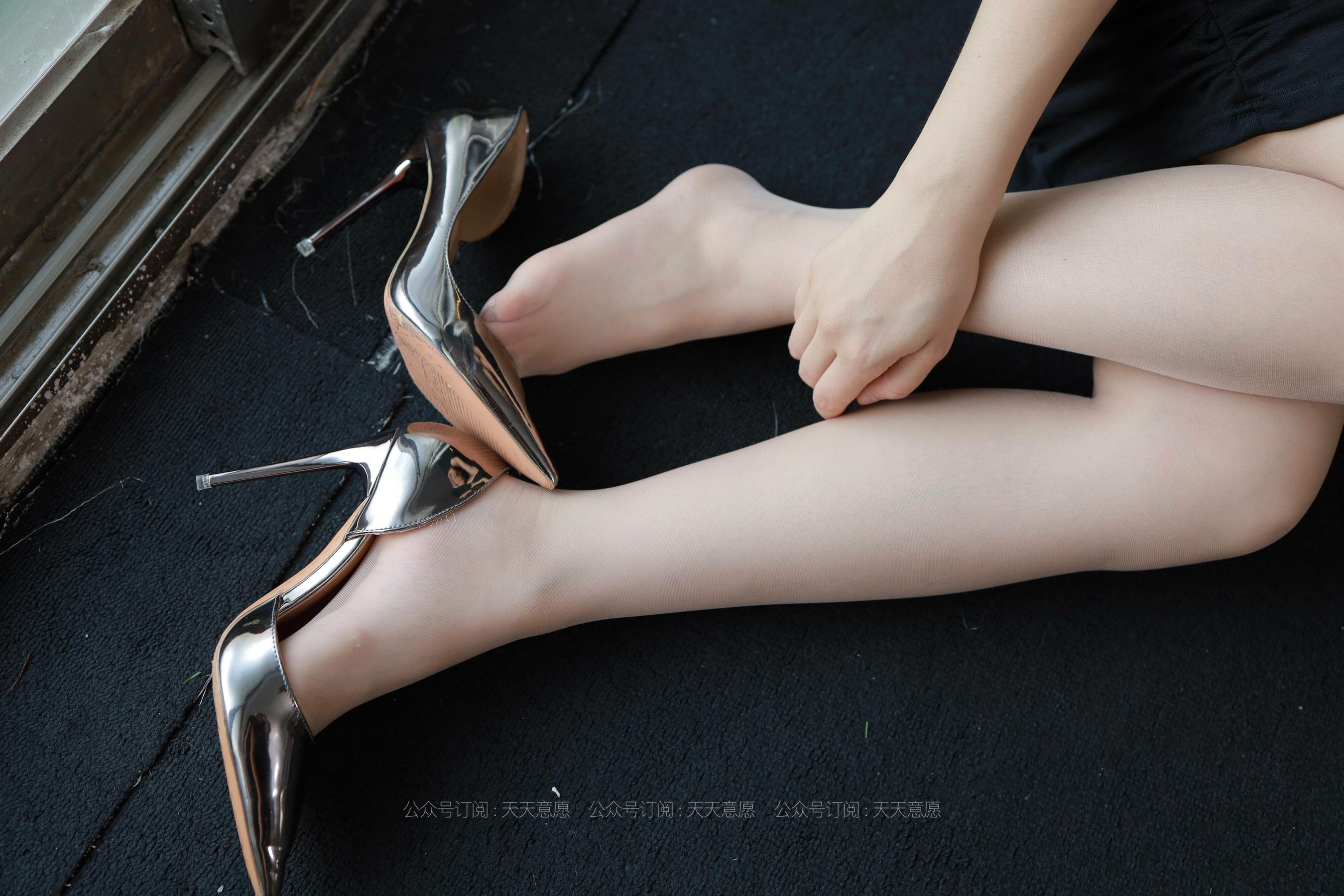 [IESS异思趣向]  模特：小婕《黑色包臀裙》