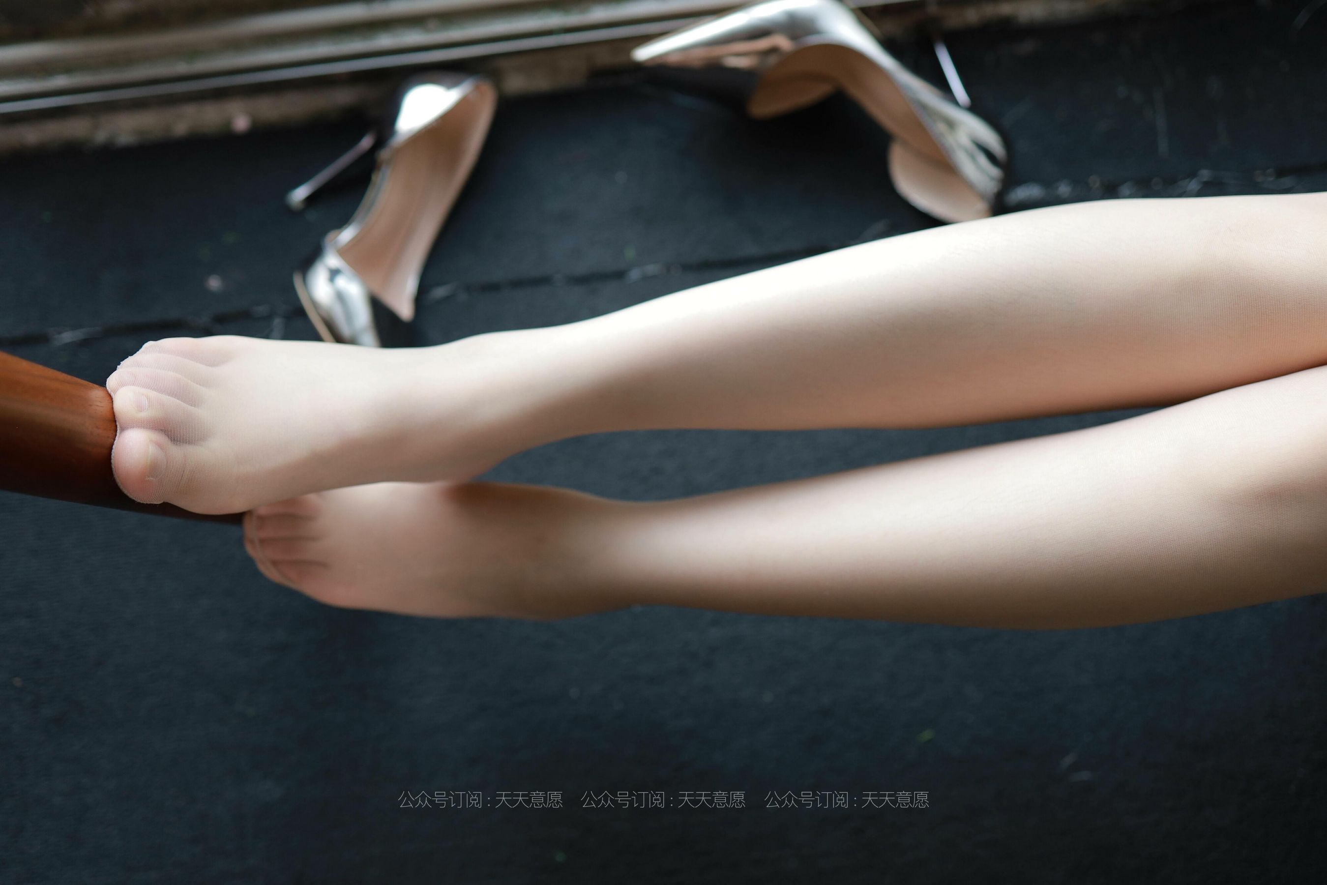 [IESS异思趣向]  模特：小婕《黑色包臀裙》