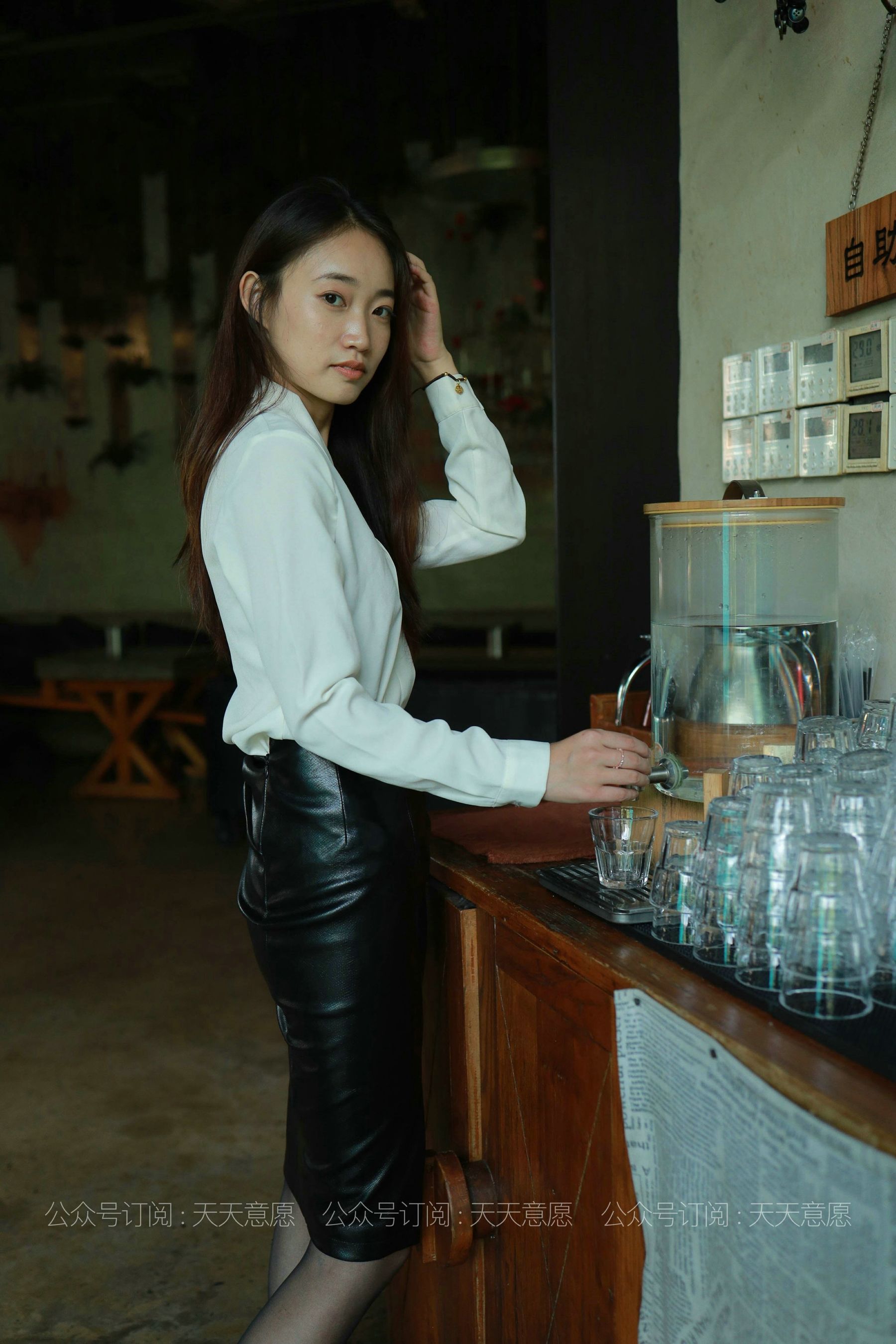 [IESS异思趣向]  模特：小高《OL黑玫瑰》