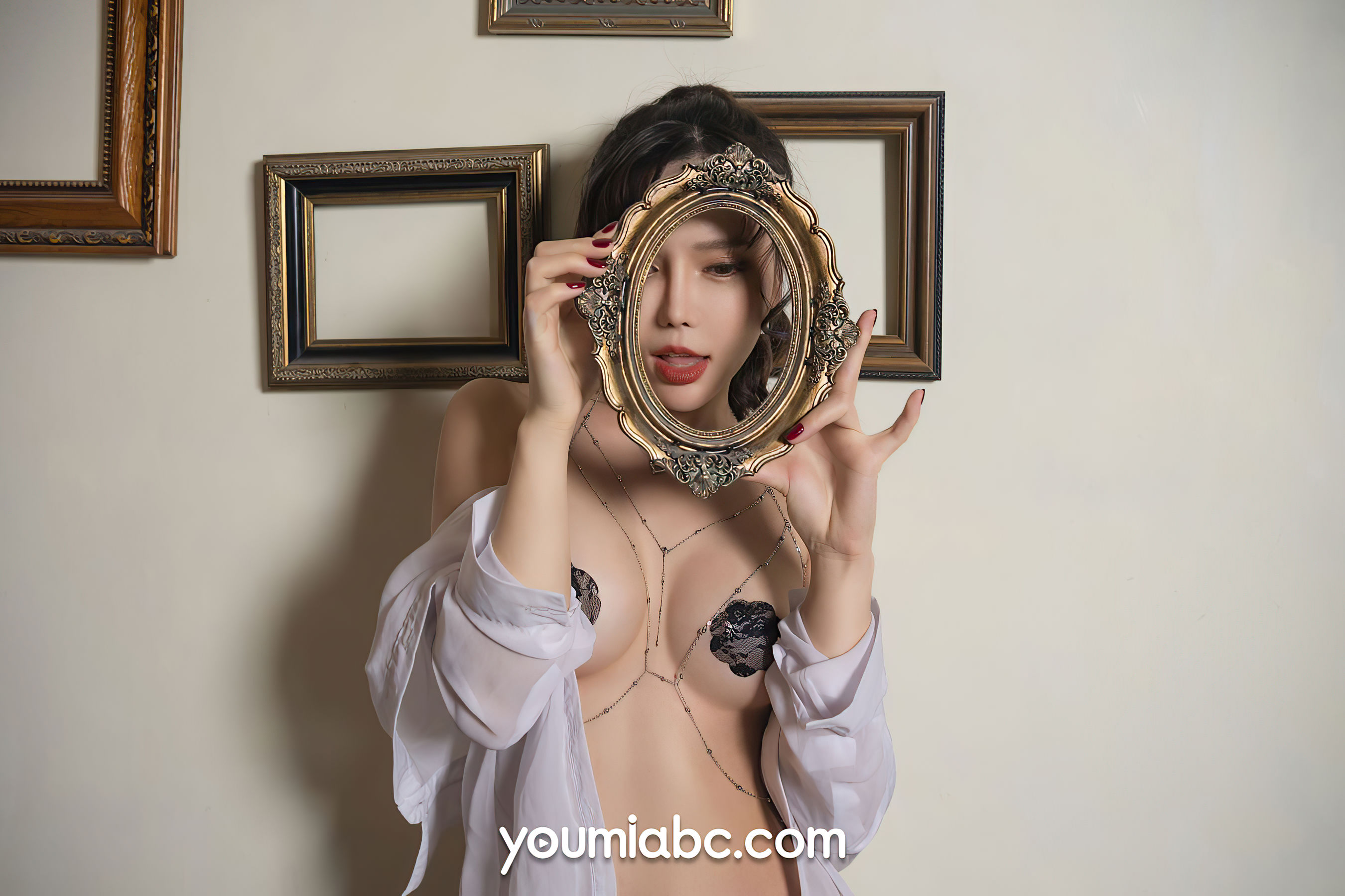[尤蜜YouMiabc]  艾小青 深夜画廊