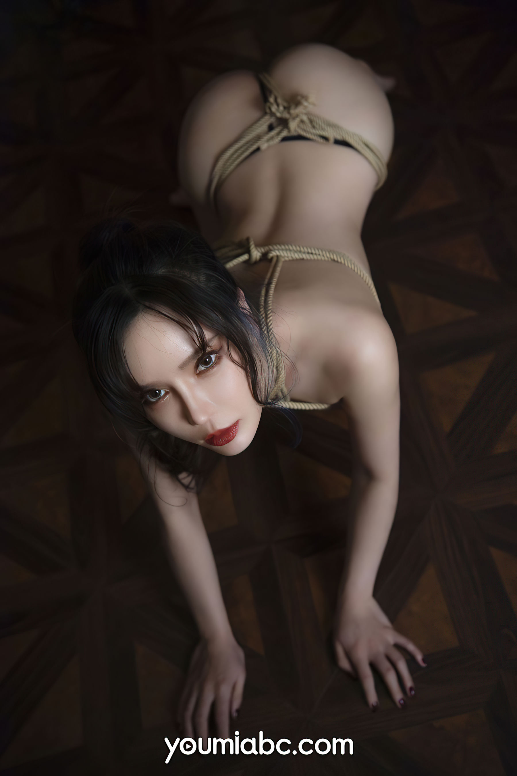 [尤蜜YouMiabc]  艾小青 深夜画廊