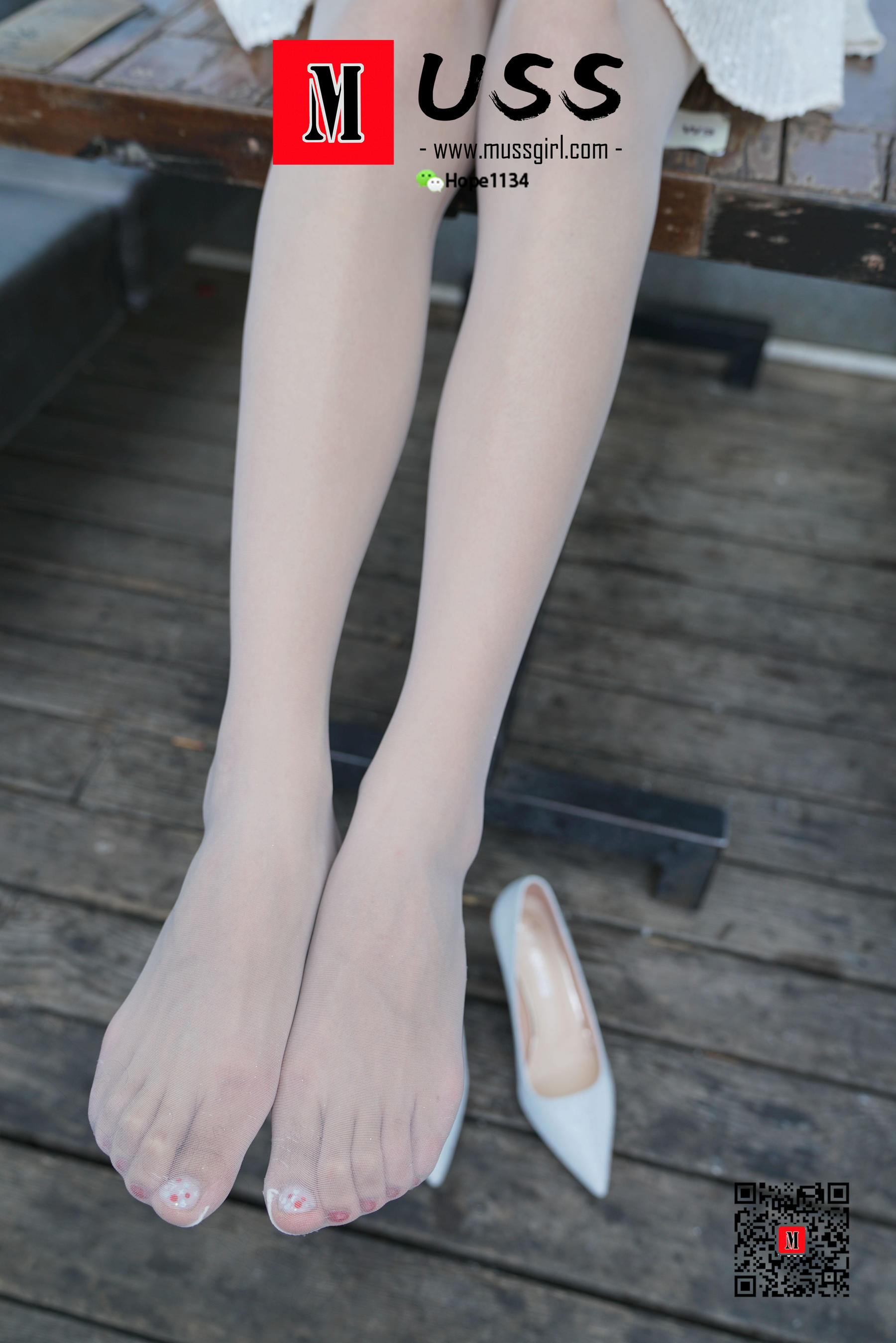 [慕丝女郎MussGirl] No.018 白衣护士与白丝的绝美邂逅小贤（足底特写篇）
