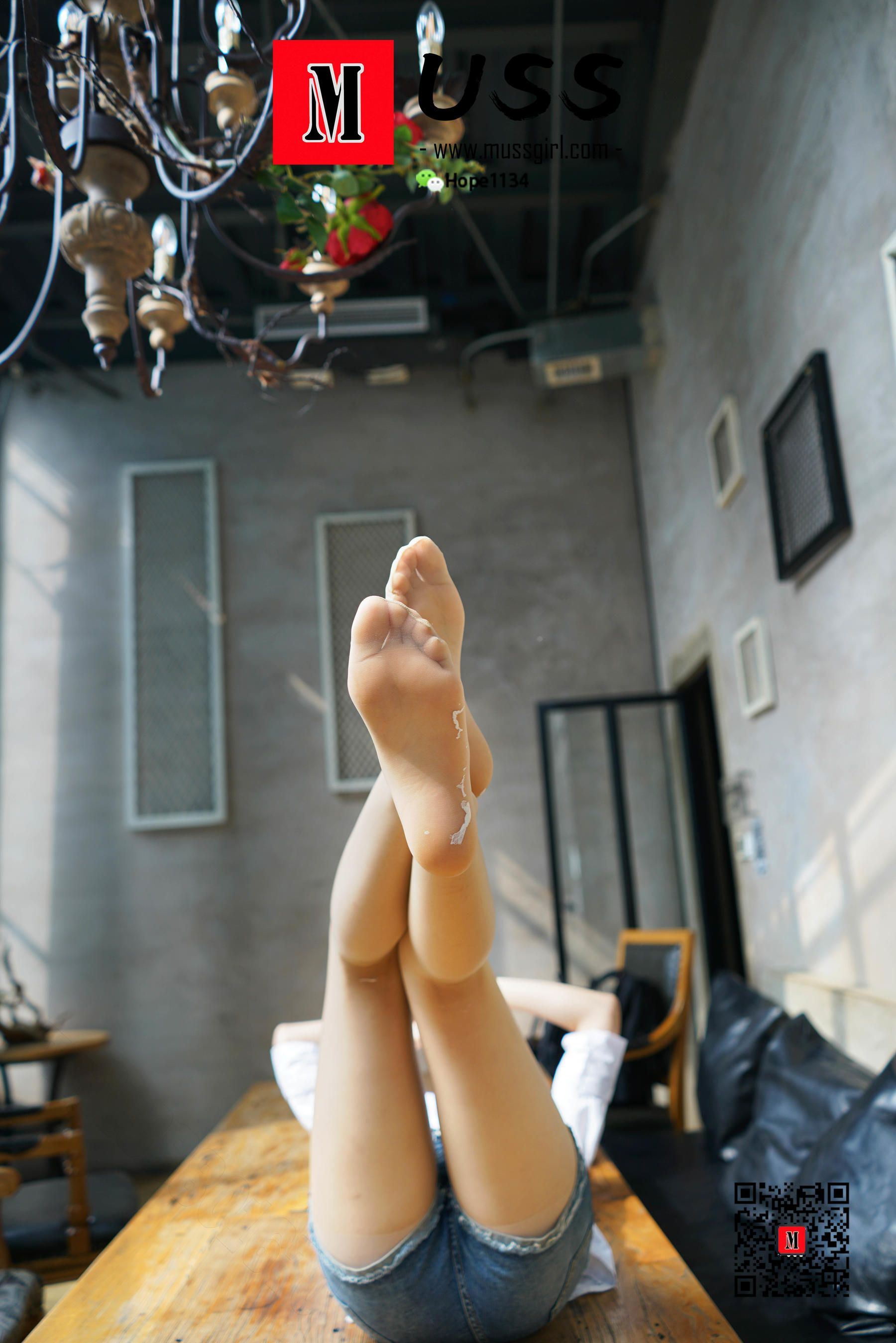 [慕丝女郎MussGirl] No.036 很酷吧，是她的靴子太热了