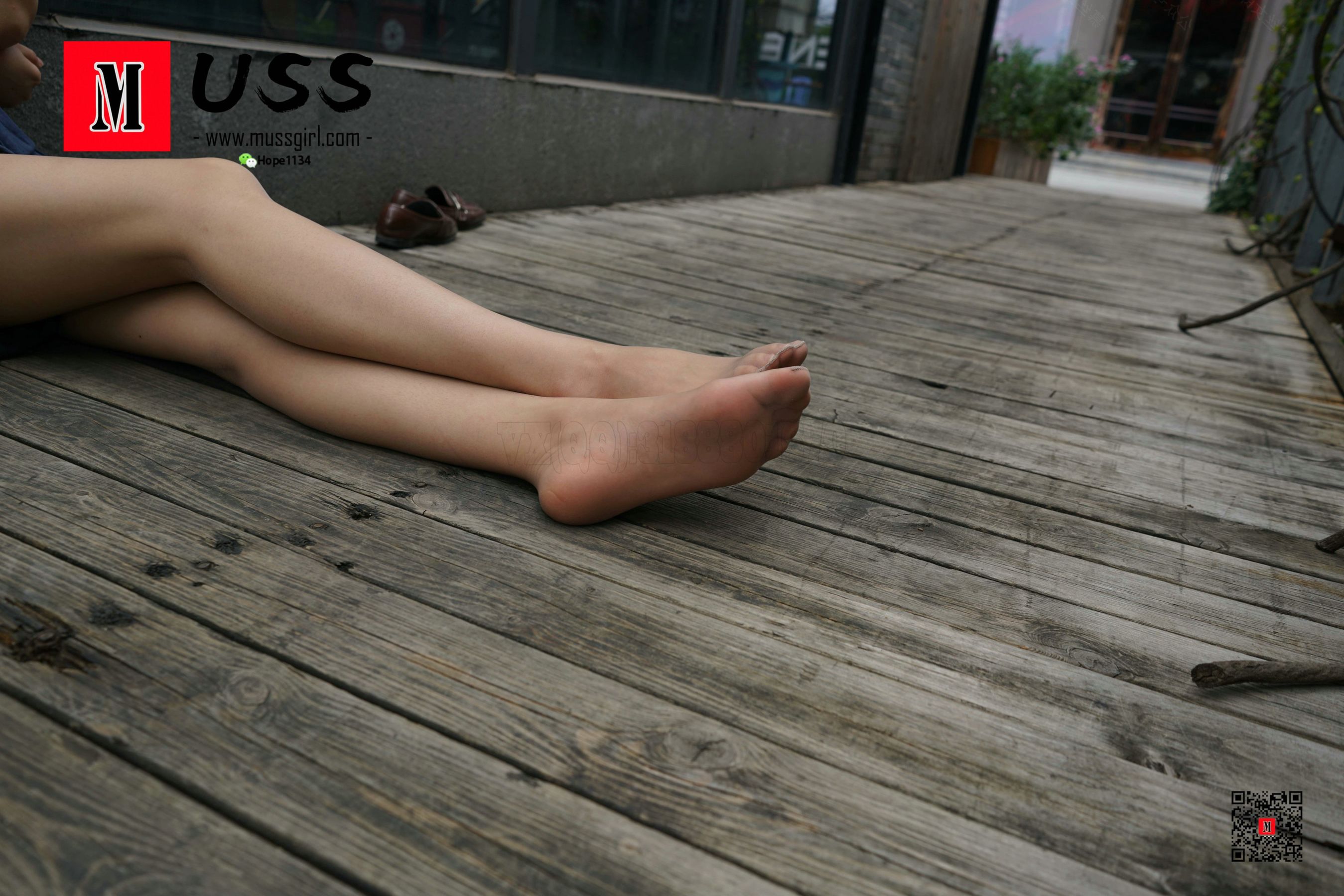 [慕丝女郎MussGirl] No.038 知道吗？其实她穿了长裤