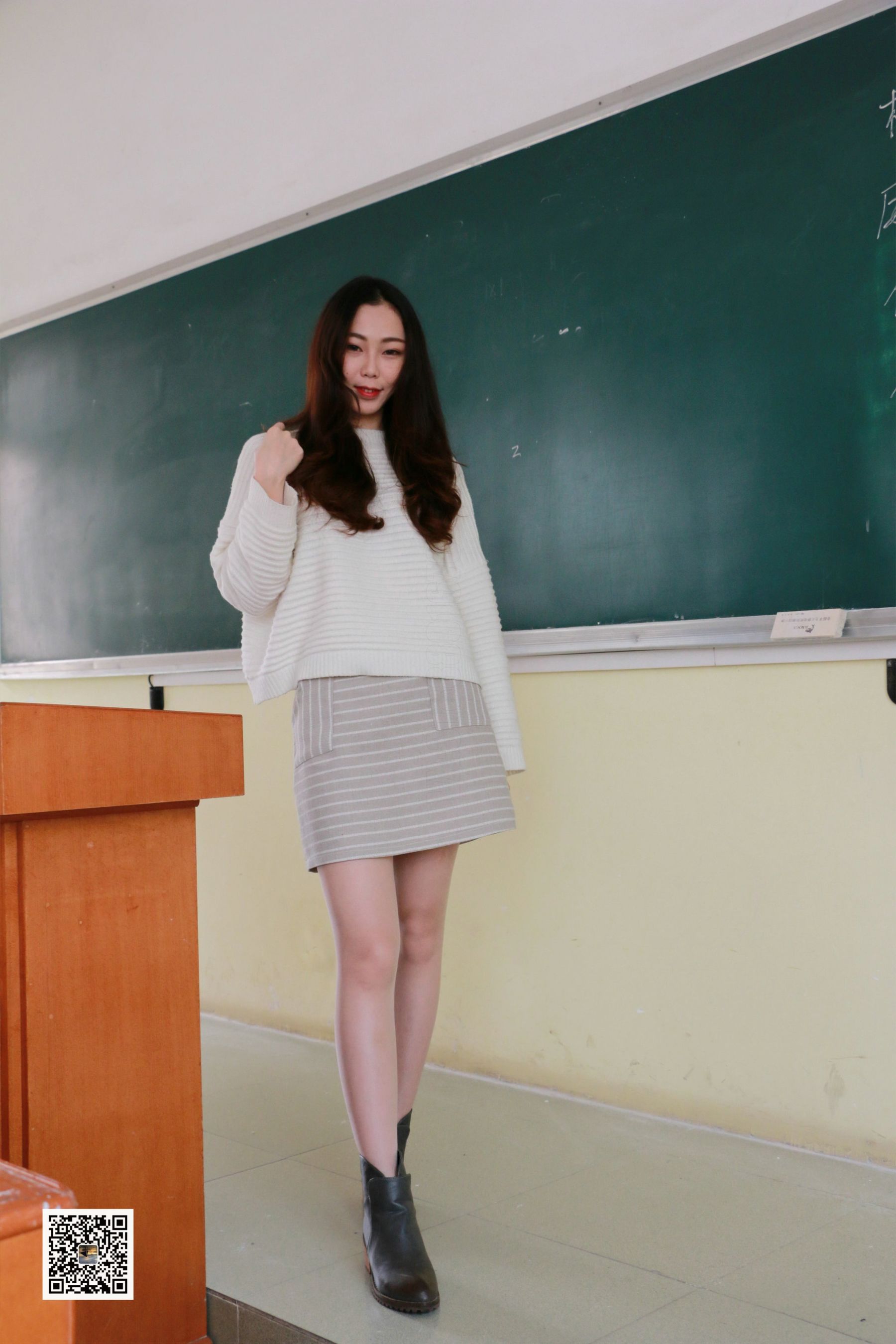 [慕丝女郎MussGirl] 学妹系列06 学妹兼职代言品牌袜袜