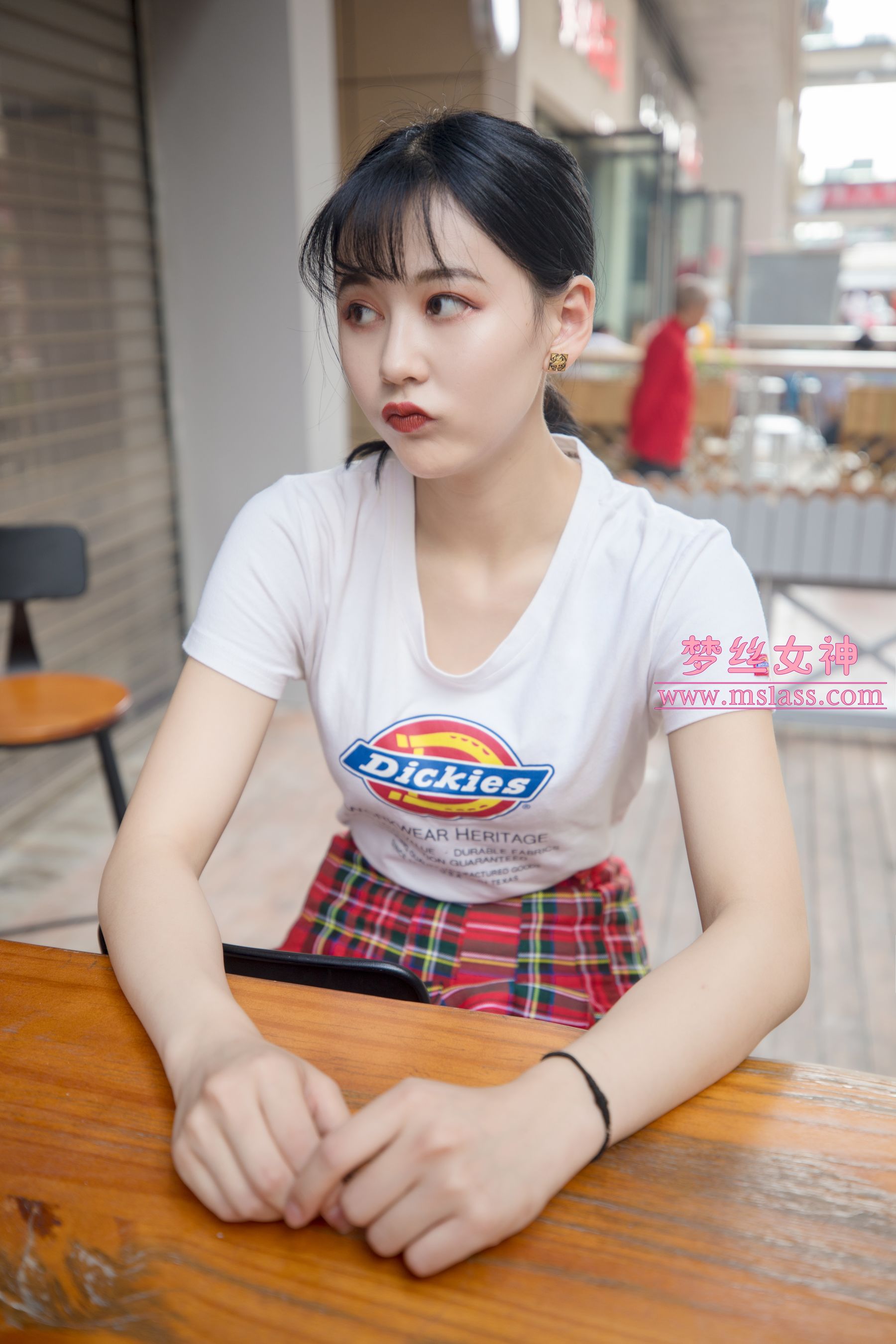 [梦丝女神MSLASS]  可岚 油光丝袜的少女