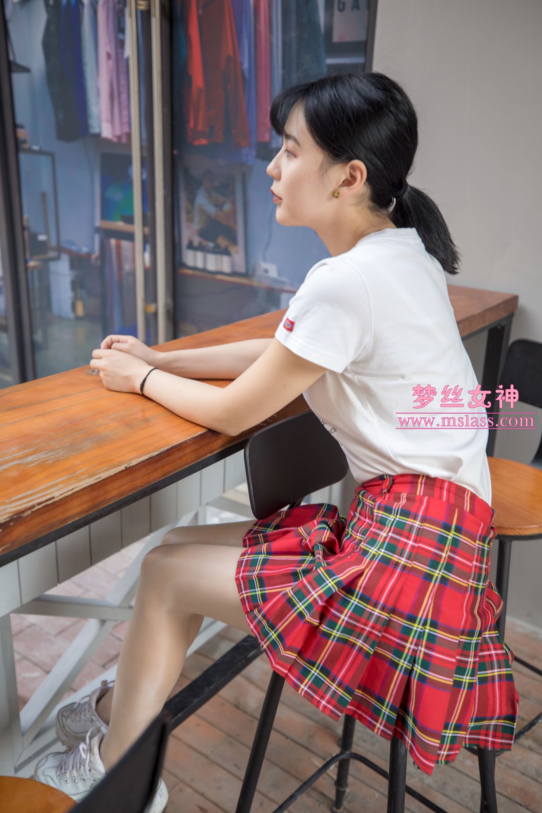[梦丝女神MSLASS]  可岚 油光丝袜的少女