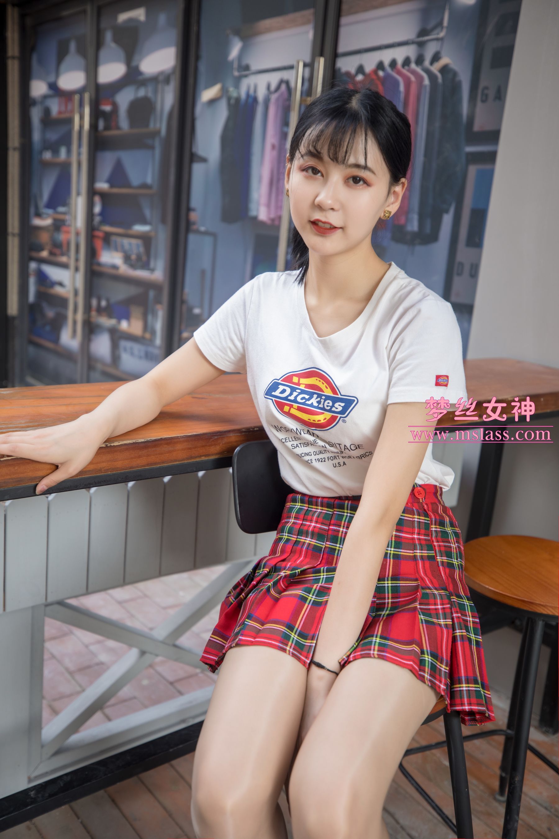 [梦丝女神MSLASS]  可岚 油光丝袜的少女