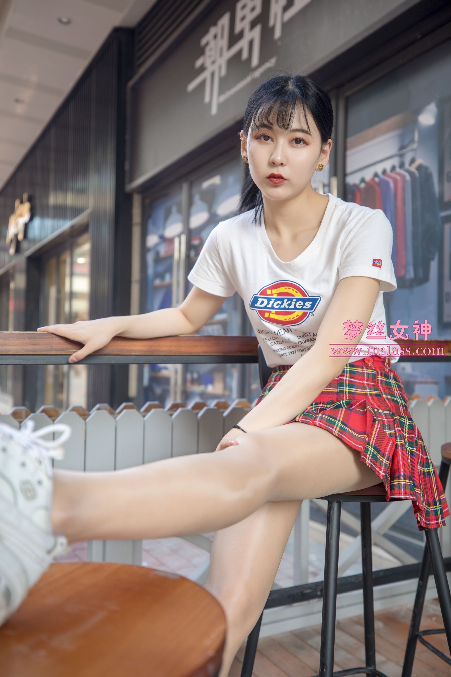 [梦丝女神MSLASS]  可岚 油光丝袜的少女