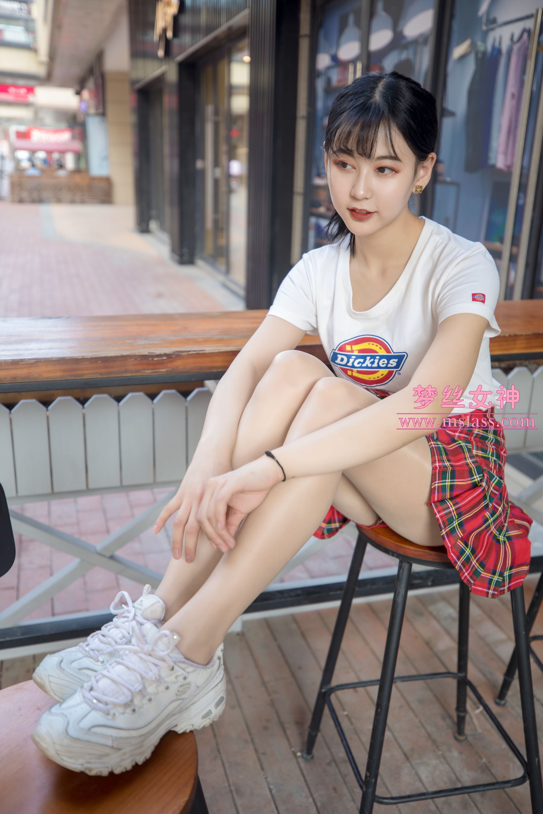 [梦丝女神MSLASS]  可岚 油光丝袜的少女