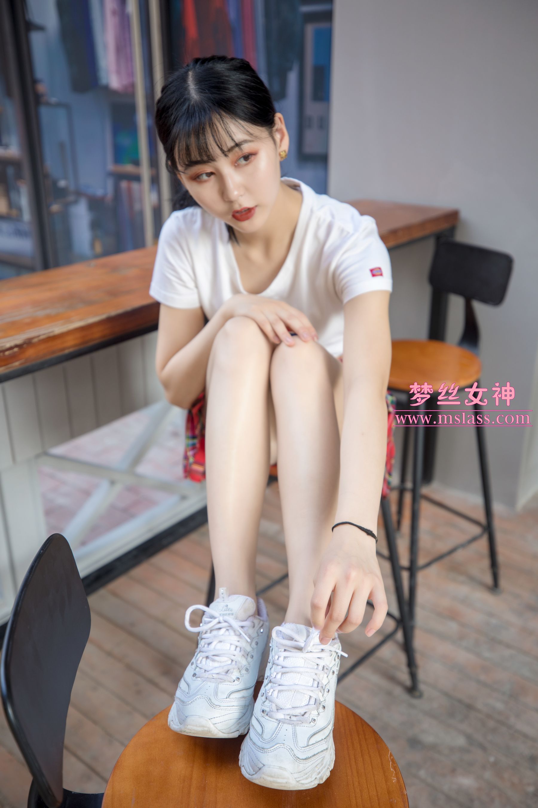 [梦丝女神MSLASS]  可岚 油光丝袜的少女