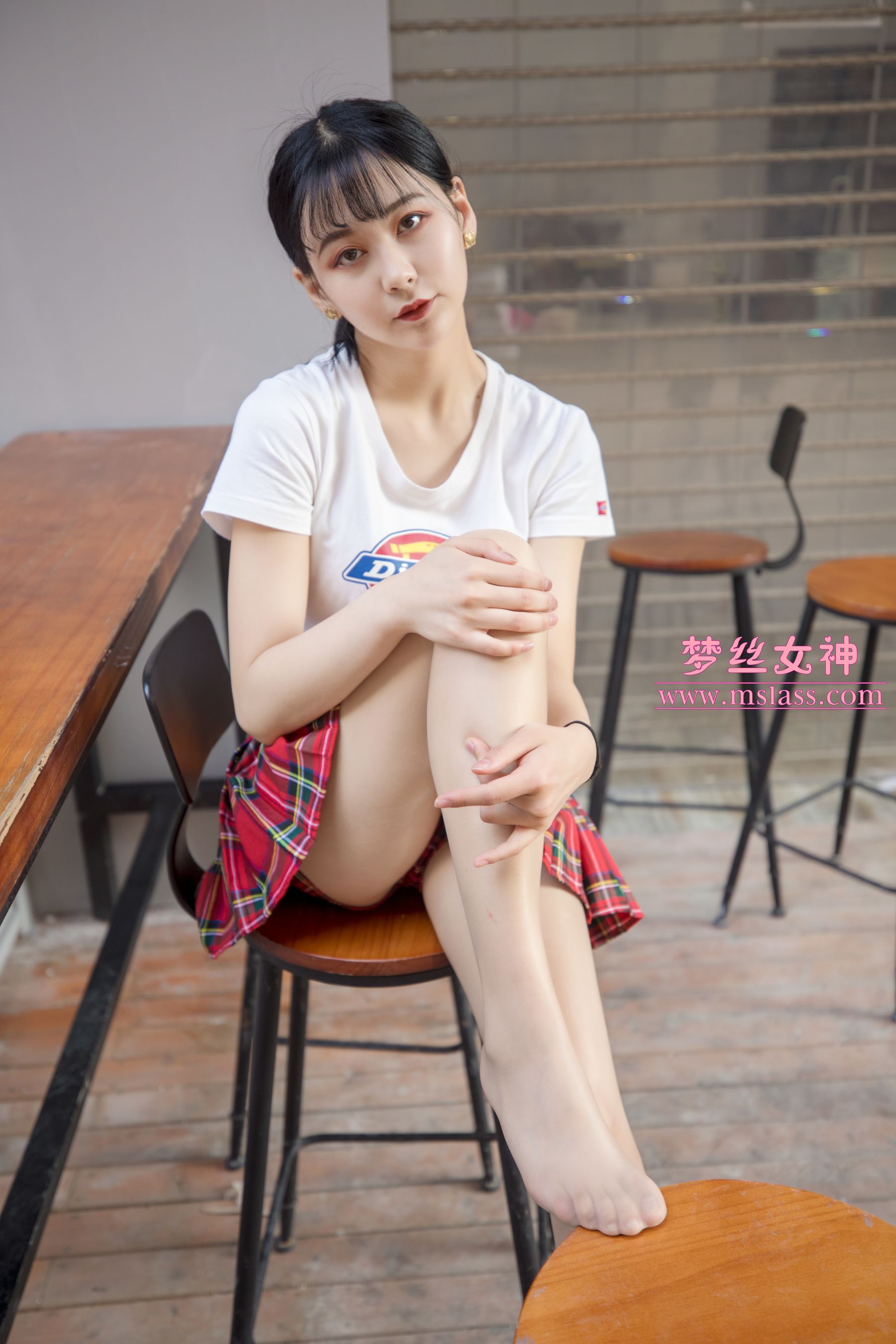 [梦丝女神MSLASS]  可岚 油光丝袜的少女