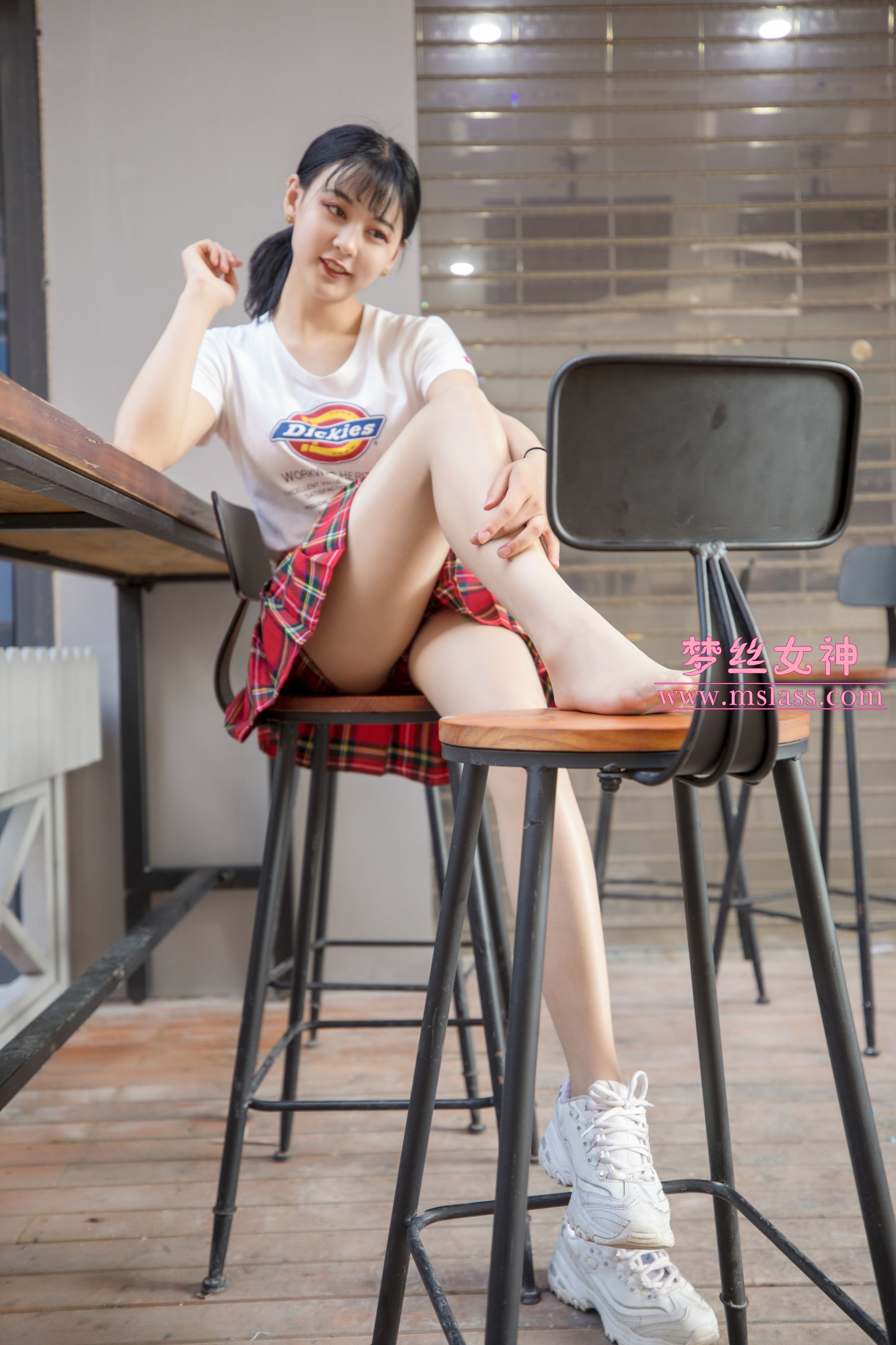 [梦丝女神MSLASS]  可岚 油光丝袜的少女