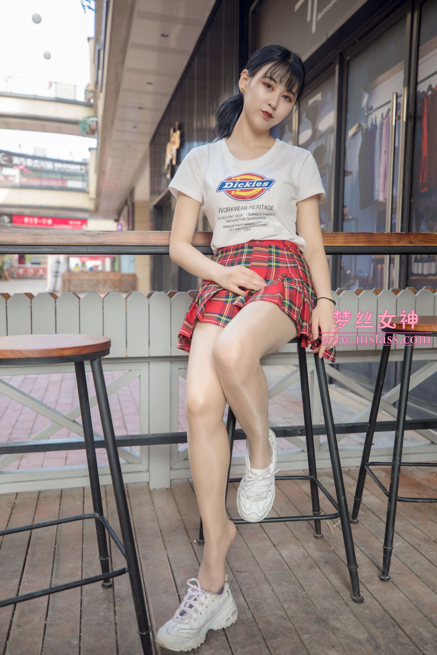 [梦丝女神MSLASS]  可岚 油光丝袜的少女