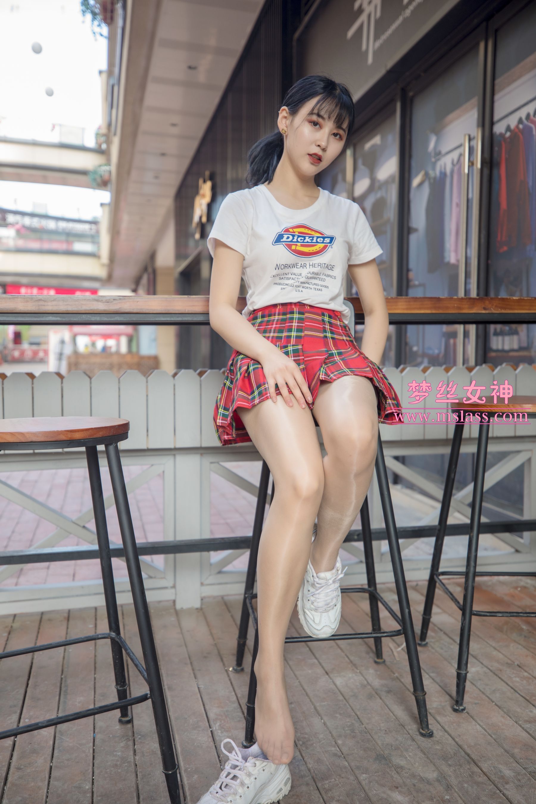 [梦丝女神MSLASS]  可岚 油光丝袜的少女