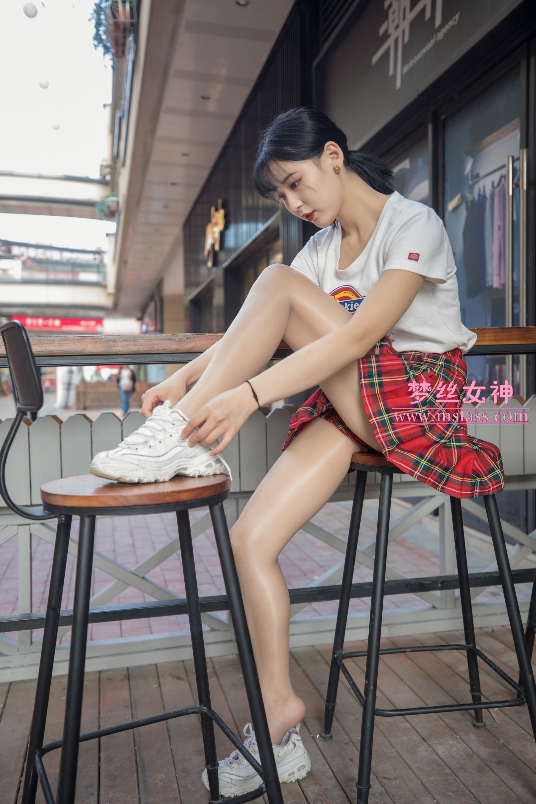 [梦丝女神MSLASS]  可岚 油光丝袜的少女