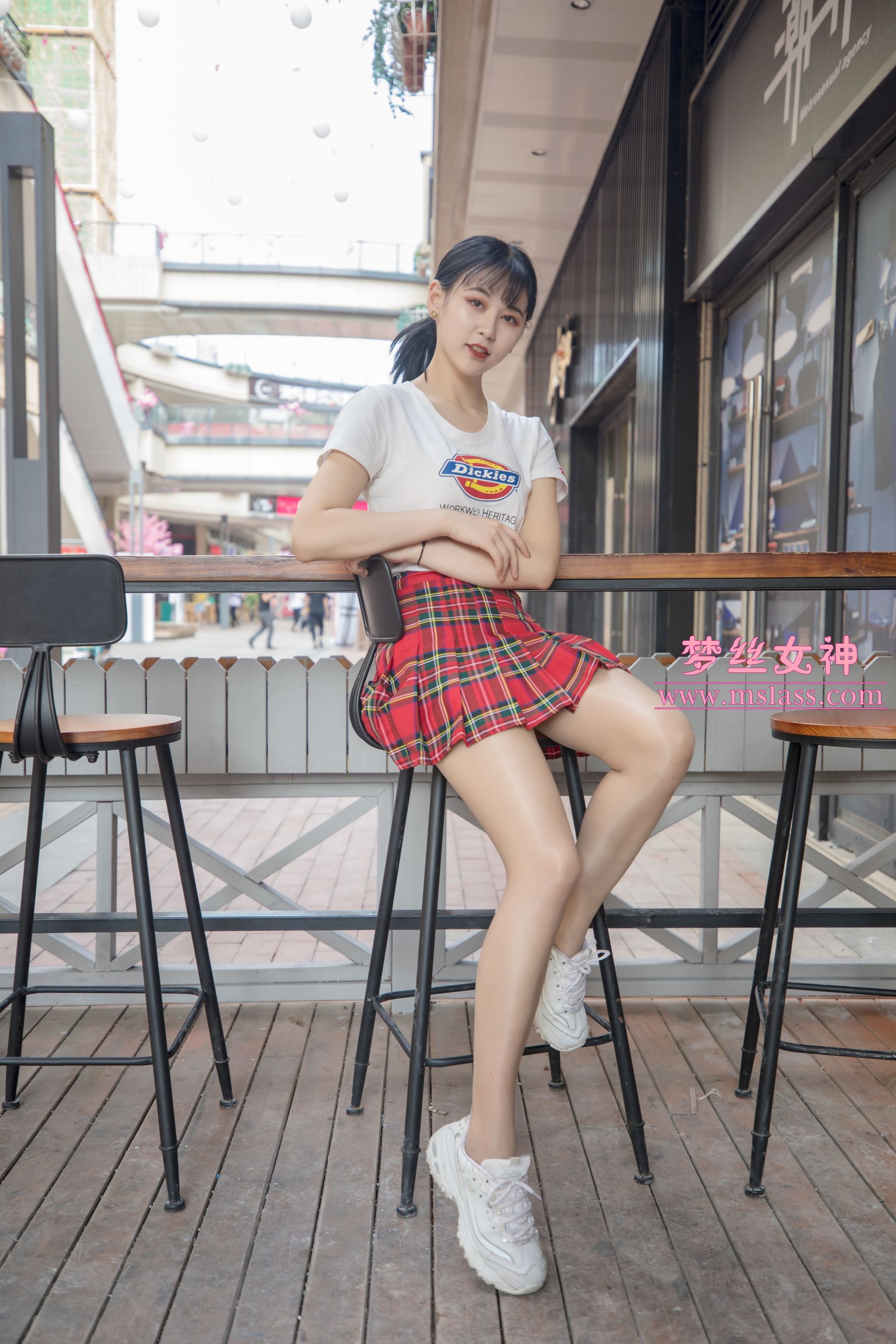 [梦丝女神MSLASS]  可岚 油光丝袜的少女