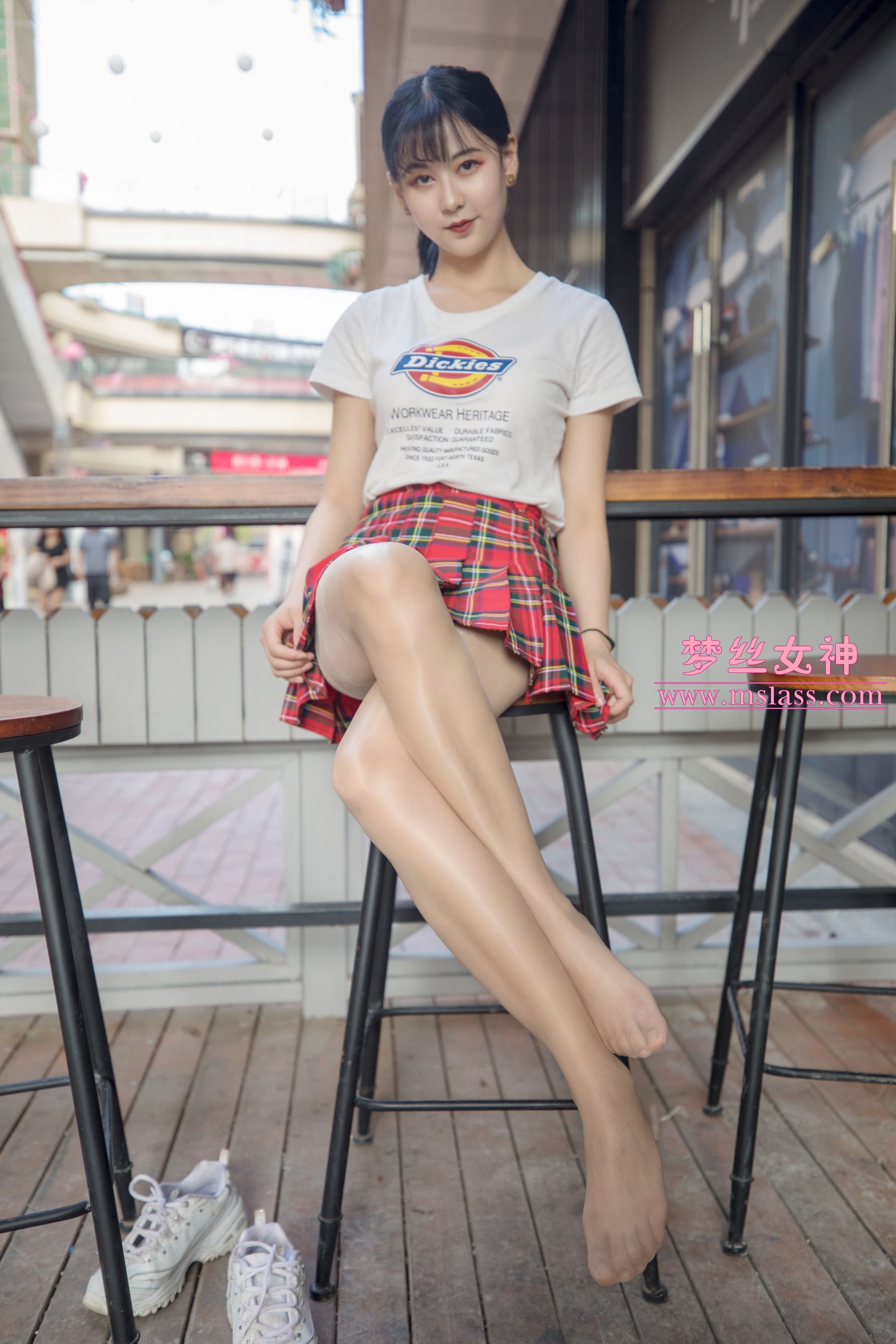 [梦丝女神MSLASS]  可岚 油光丝袜的少女