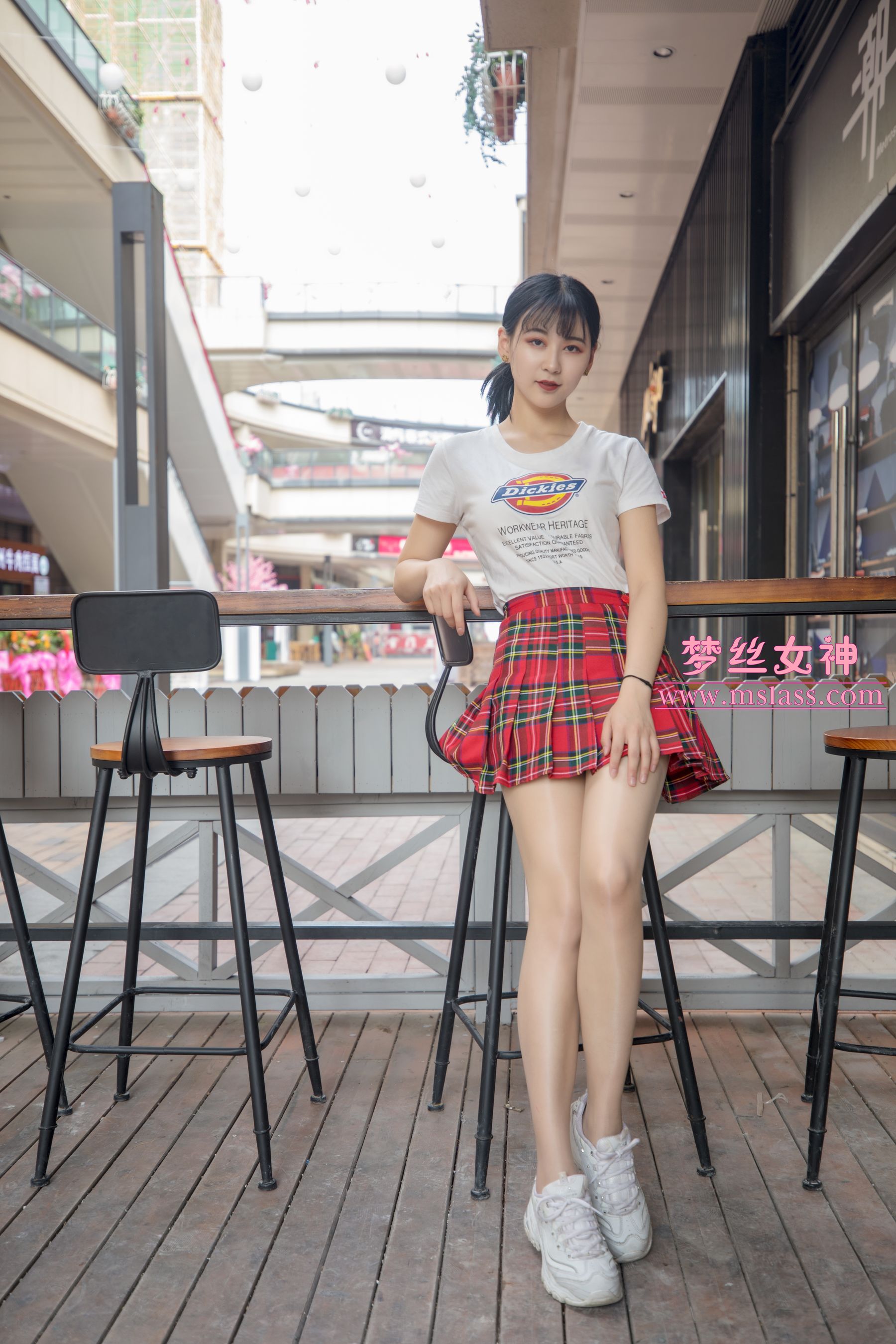 [梦丝女神MSLASS]  可岚 油光丝袜的少女