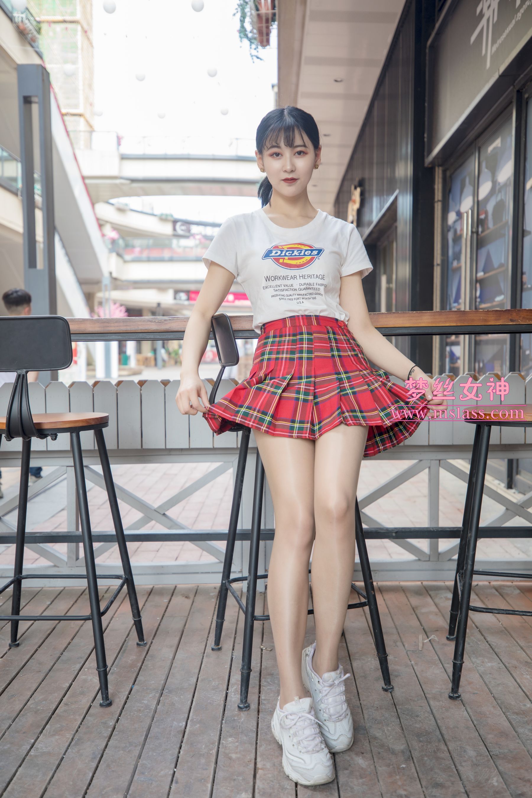 [梦丝女神MSLASS]  可岚 油光丝袜的少女