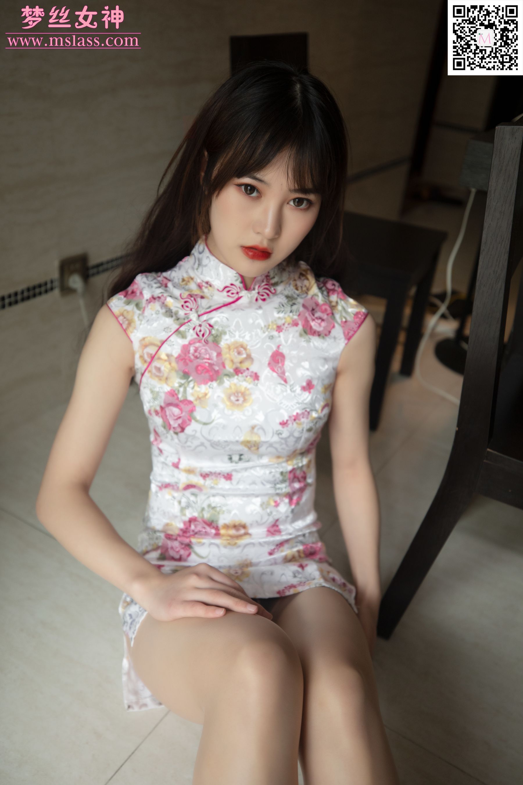[梦丝女神MSLASS]  小唐嫣 旗袍包裹
