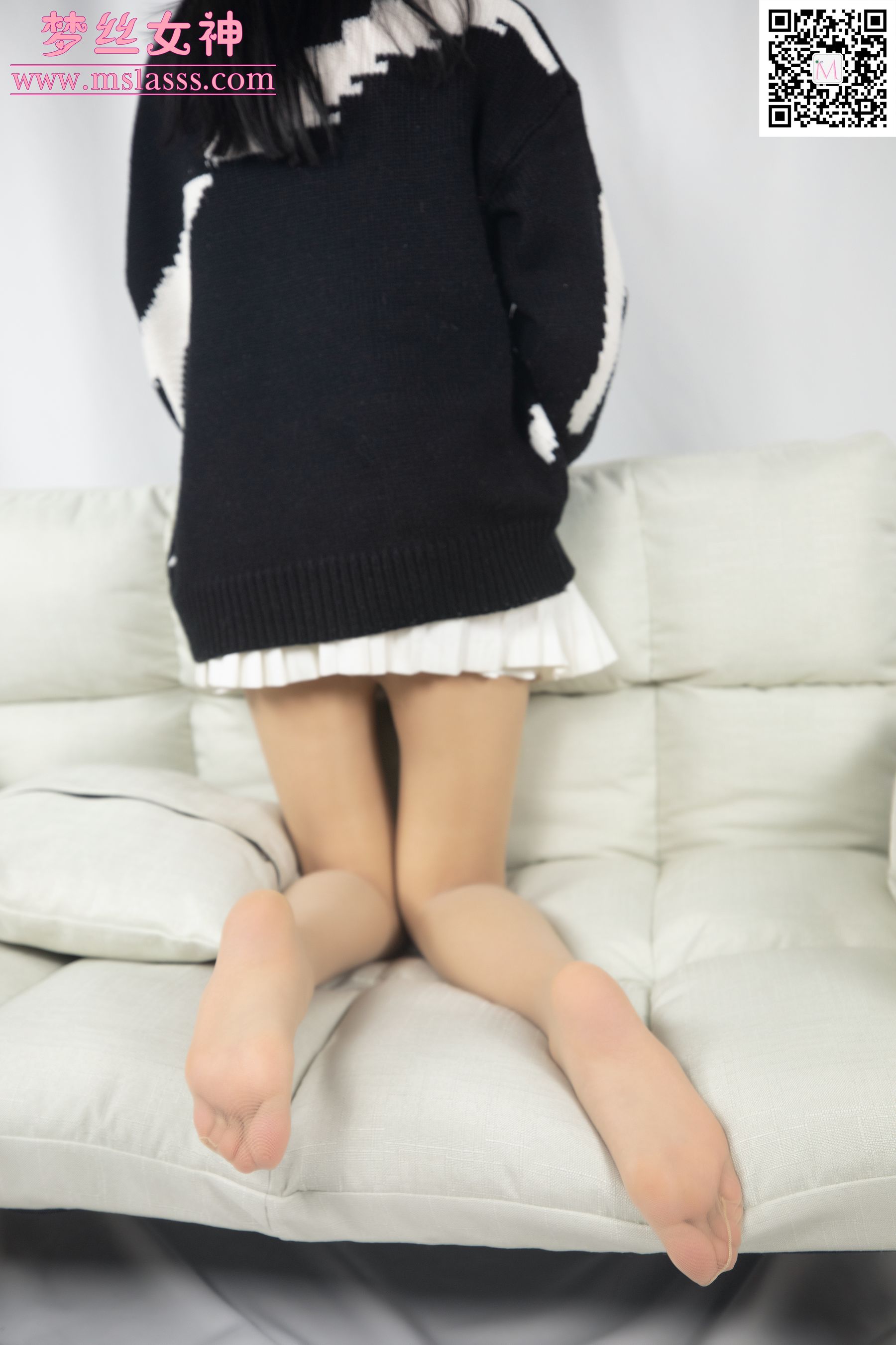 [梦丝女神MSLASS]  小穆 毛衣挡不住长腿