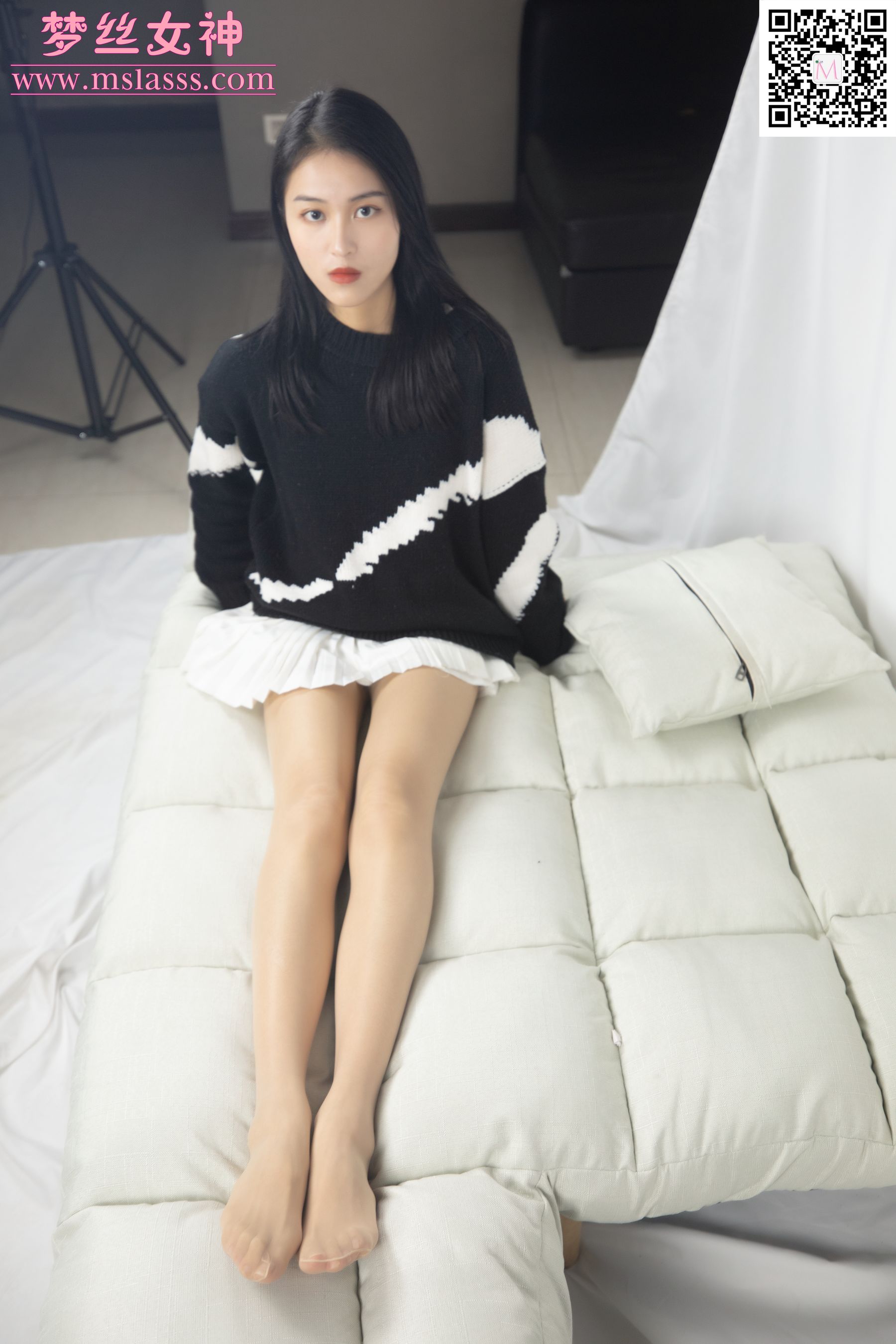 [梦丝女神MSLASS]  小穆 毛衣挡不住长腿