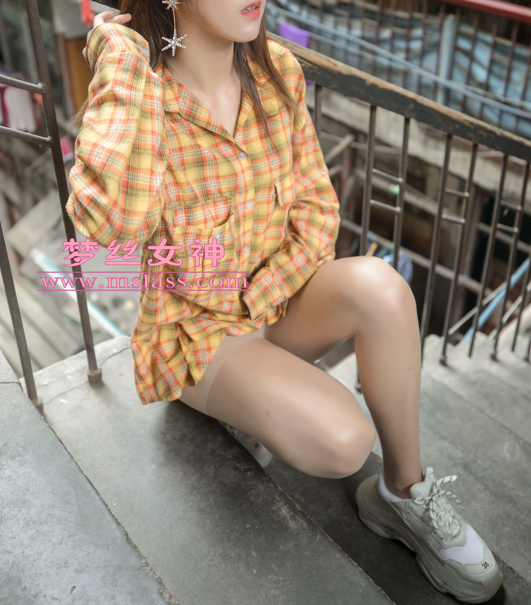 [梦丝女神MSLASS]  梦素 复古楼的性感美