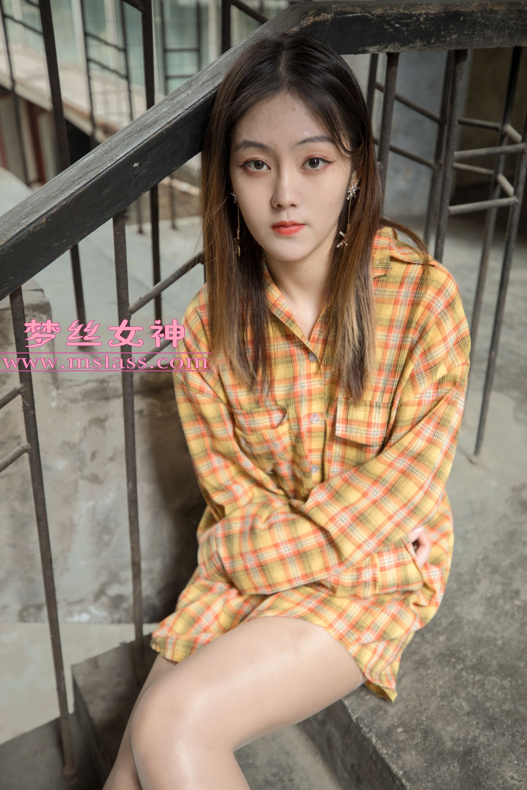 [梦丝女神MSLASS]  梦素 复古楼的性感美