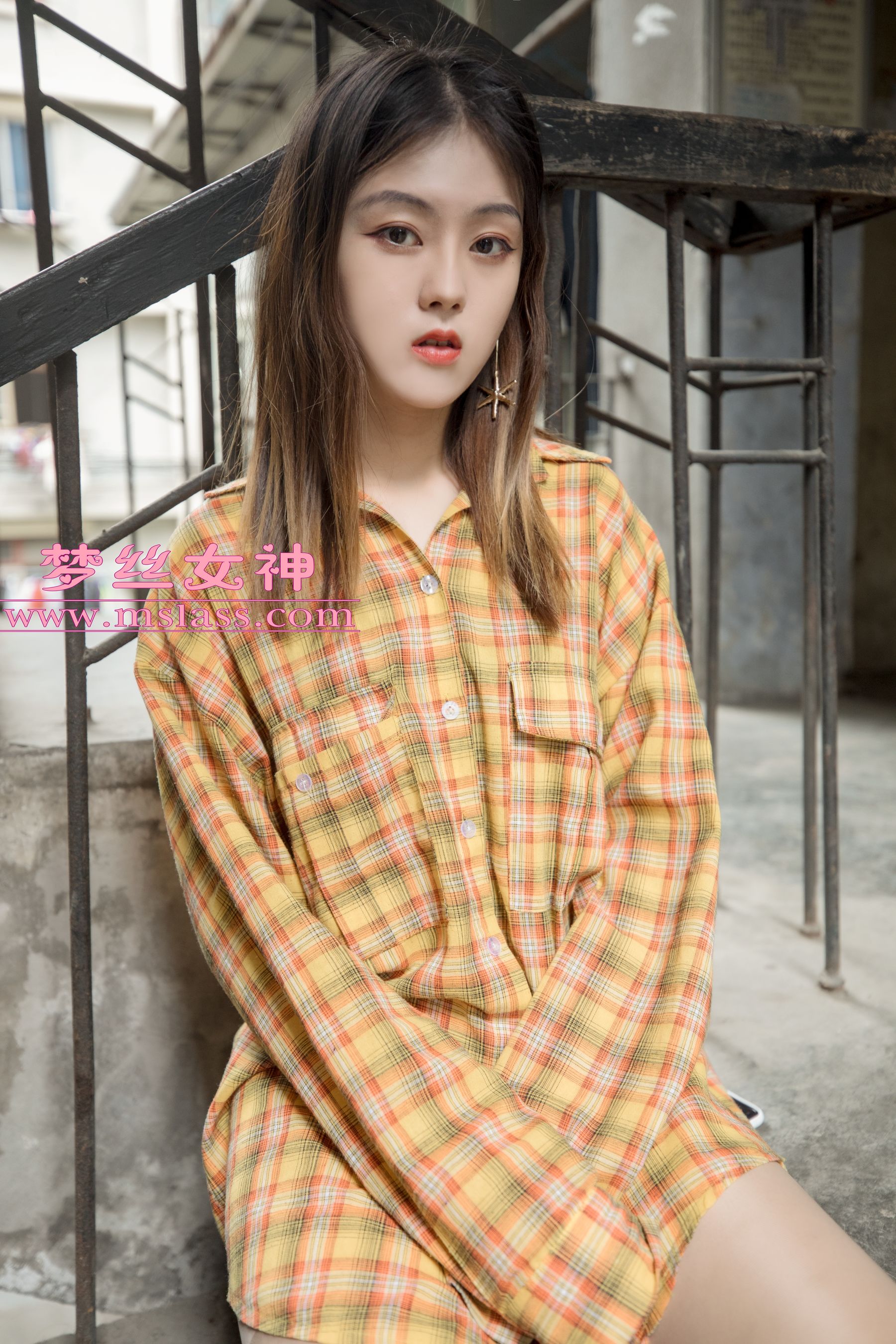 [梦丝女神MSLASS]  梦素 复古楼的性感美