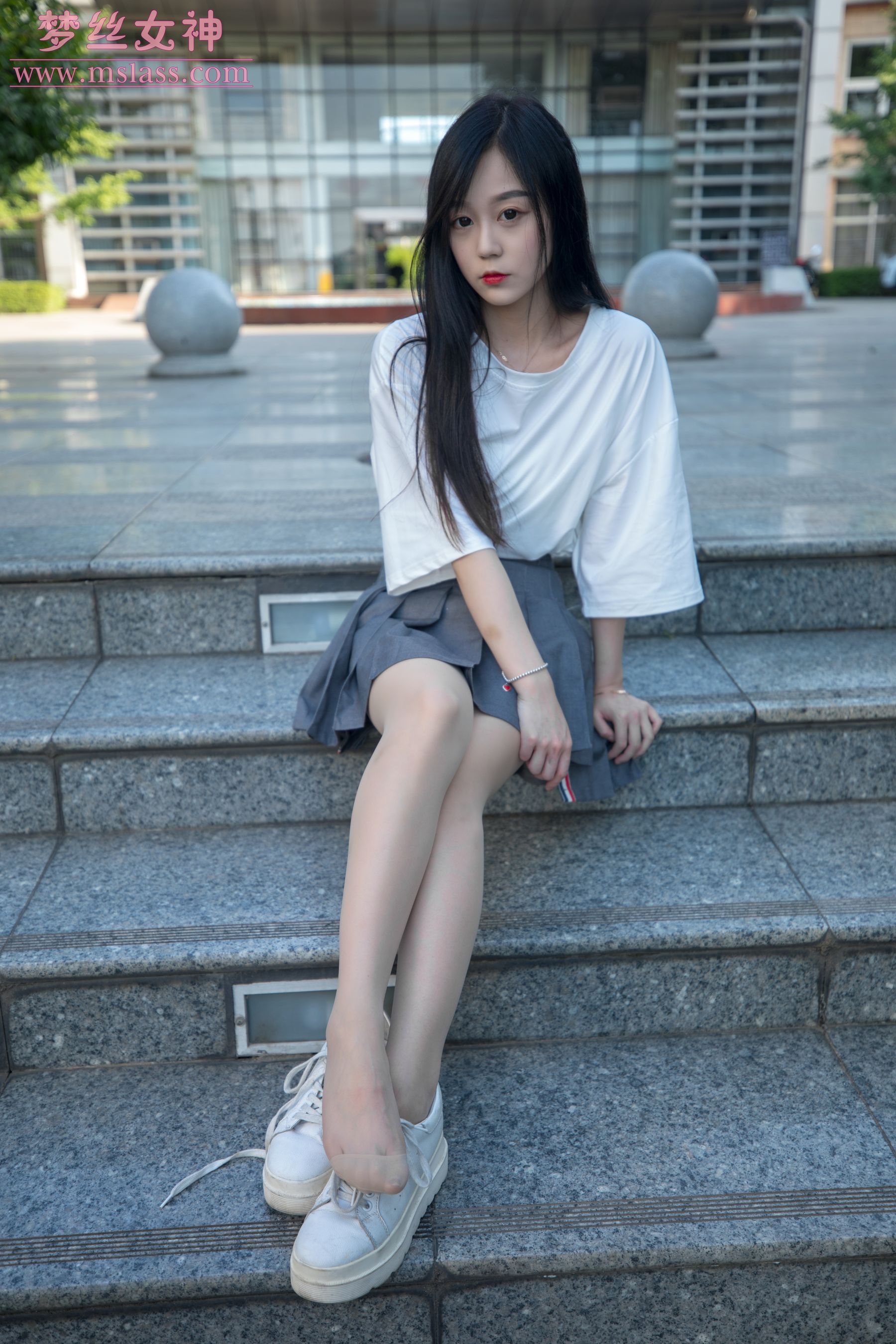 [梦丝女神MSLASS]  灵灵 甜静的明星脸