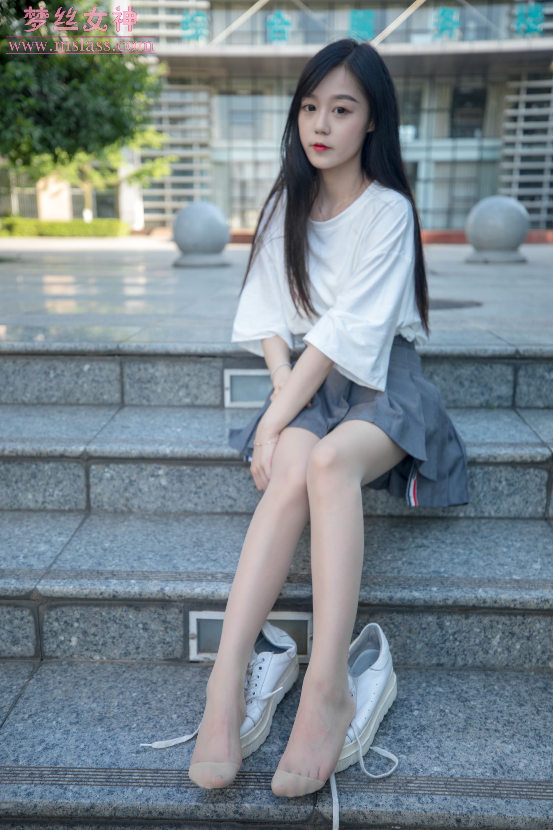 [梦丝女神MSLASS]  灵灵 甜静的明星脸