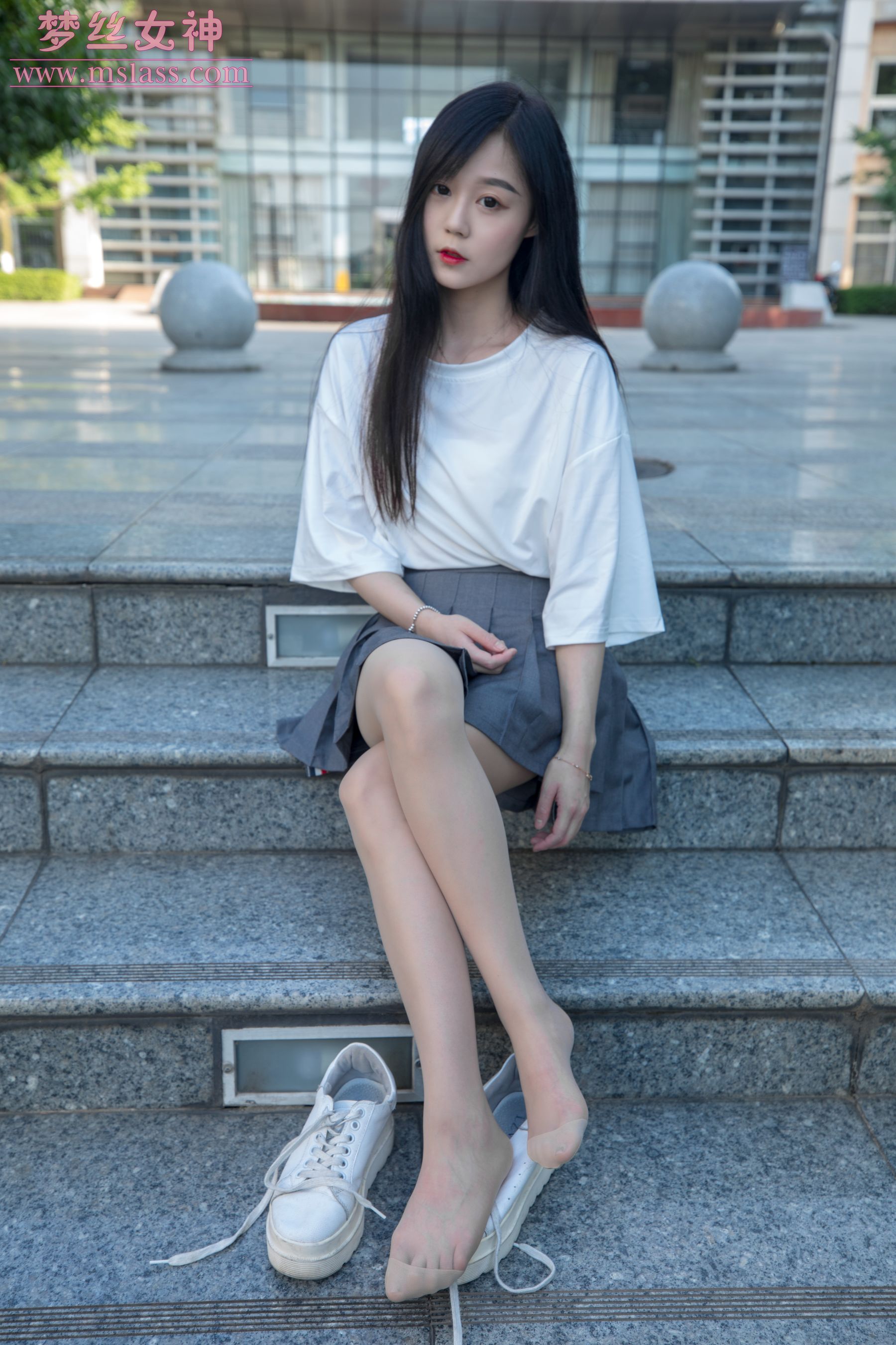 [梦丝女神MSLASS]  灵灵 甜静的明星脸