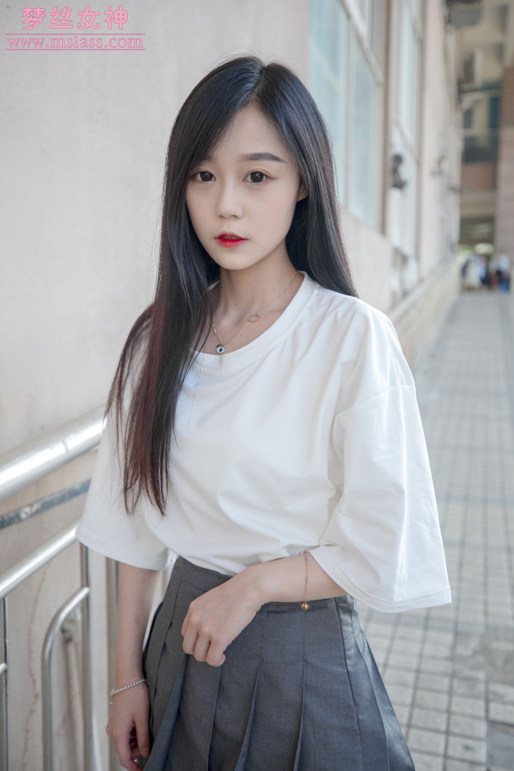 [梦丝女神MSLASS]  灵灵 甜静的明星脸